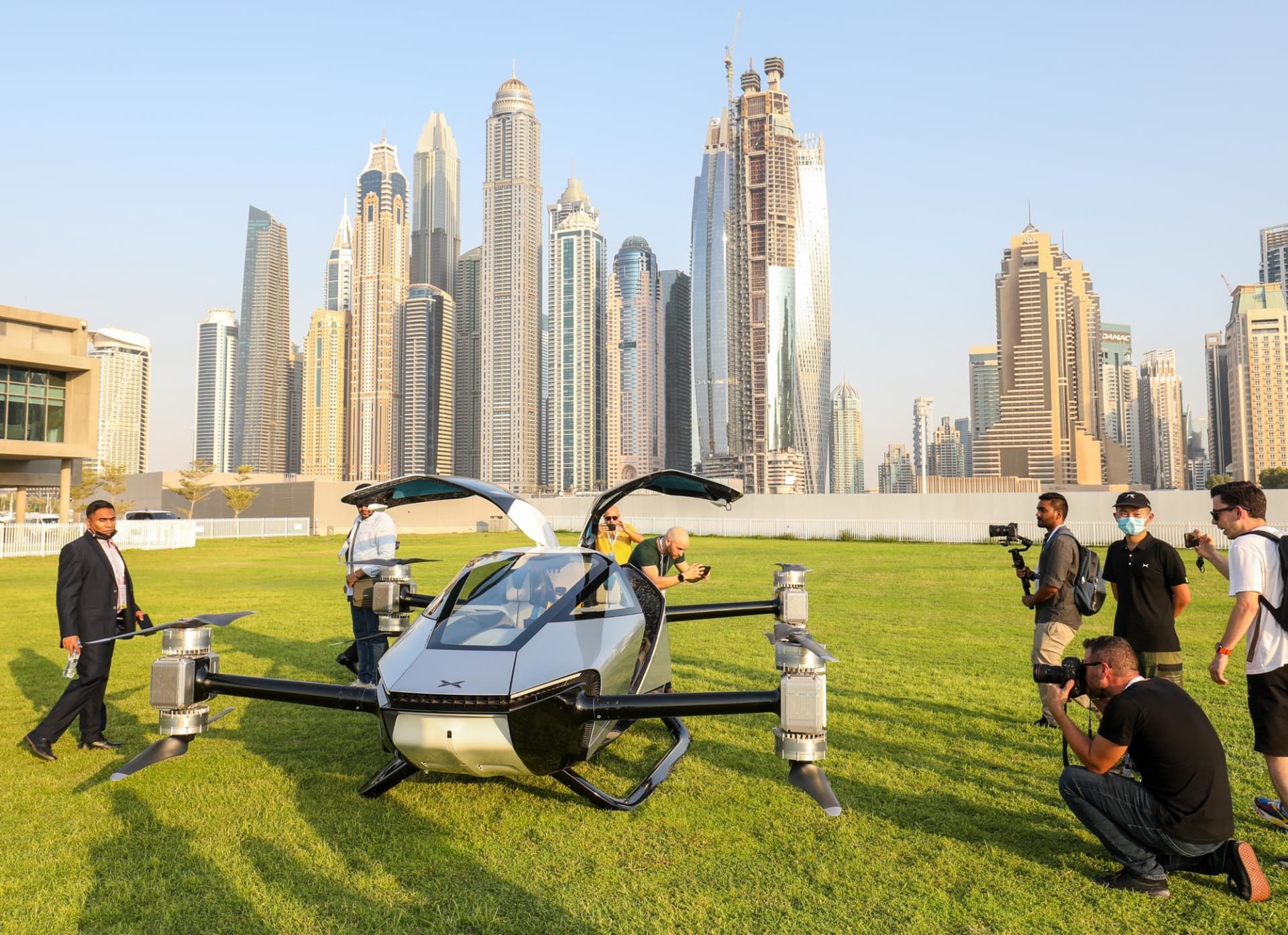 في دبي.. سيارة "XPeng" الطائرة تنجح بأول رحلة تجريبية علنية لها