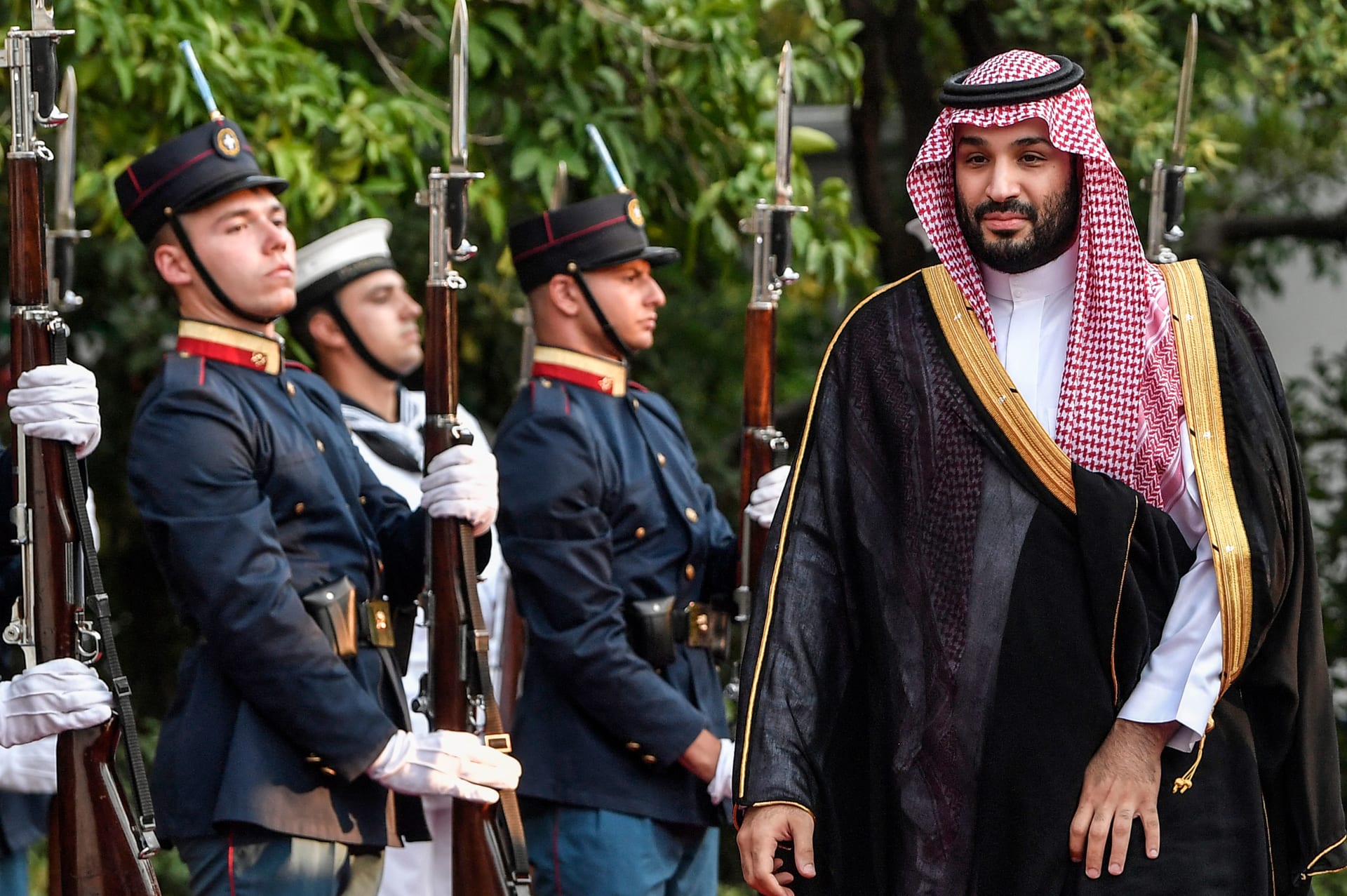 السعودية.. الديوان الملكي يوضح سبب عدم حضور محمد بن سلمان القمة العربية بالجزائر