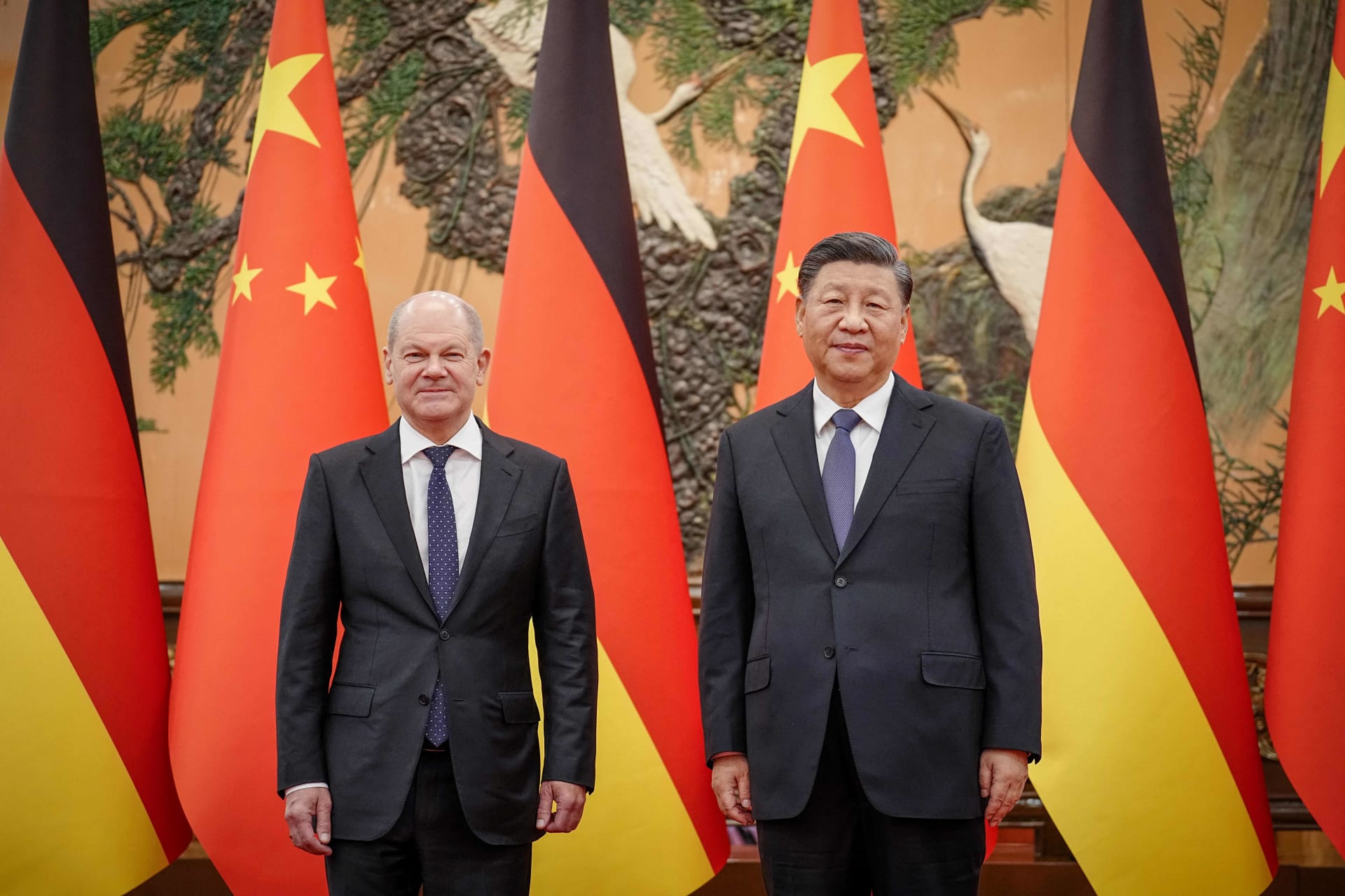 شولز يزور بكين.. وعمالقة الصناعة الألمانية يلتقون بالشركات الصينية خلف "الأبواب المغلقة"