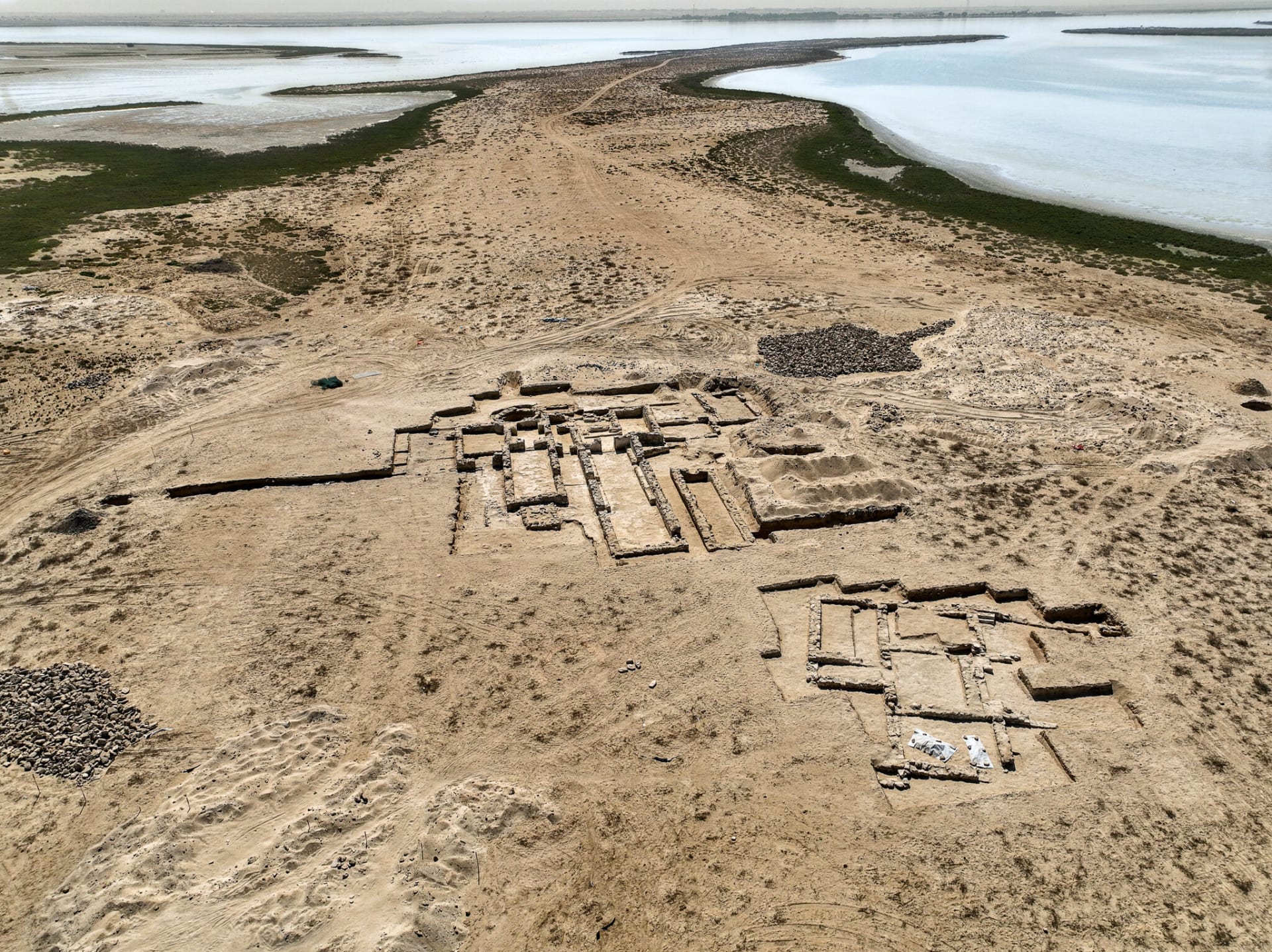 الإمارات: اكتشاف دير أثري من القرن السادس ميلادي في جزيرة السينية بإمارة أم القيوين 