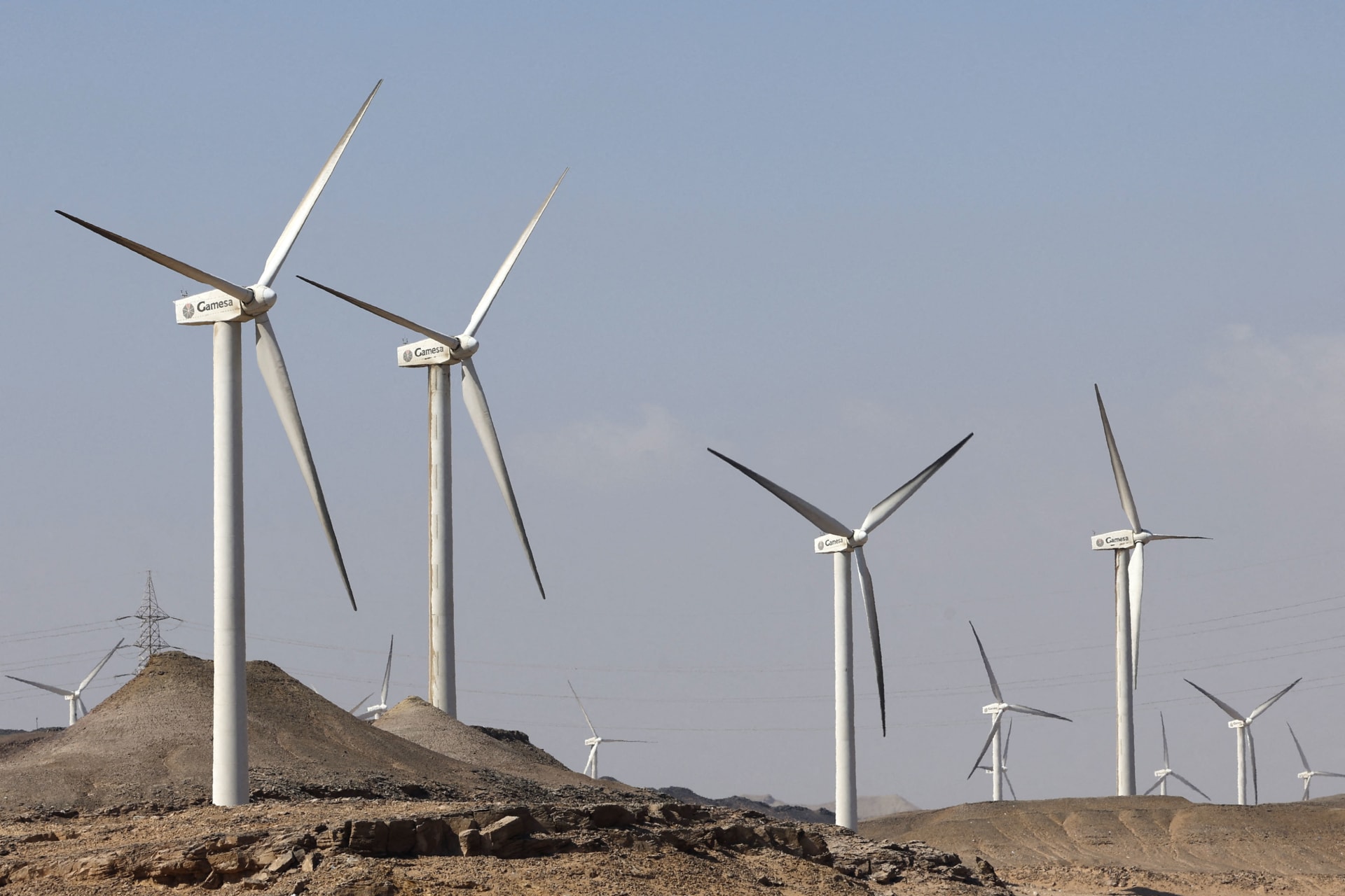  مصر تجذب استثمارات في الطاقة المتجددة بقمة المناخ.. وتشغيل أول مصنع للهيدروجين الأخضر