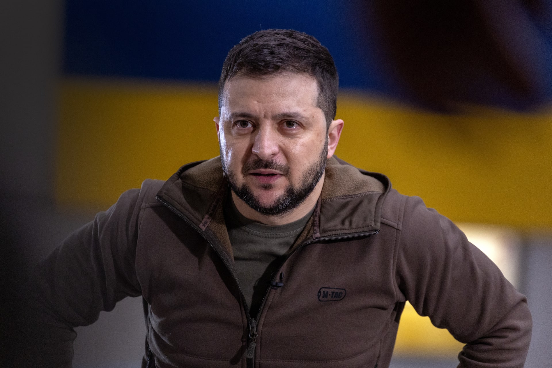 زيلينسكي يكشف لـCNN حقيقة رده على بايدن "لا أريد من يوصلني أريد ذخيرة".. وزوجته تتحدث عن الدافع للاستمرار