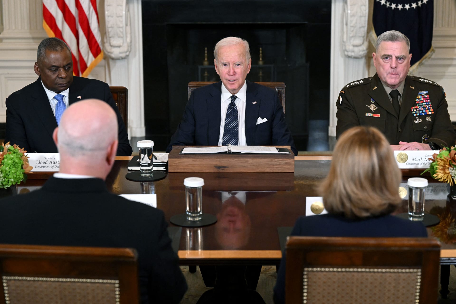 صورة أرشيفية لاجتماع بين الرئيس الأمريكي جو بايدن وقادة الجيش الأمريكي