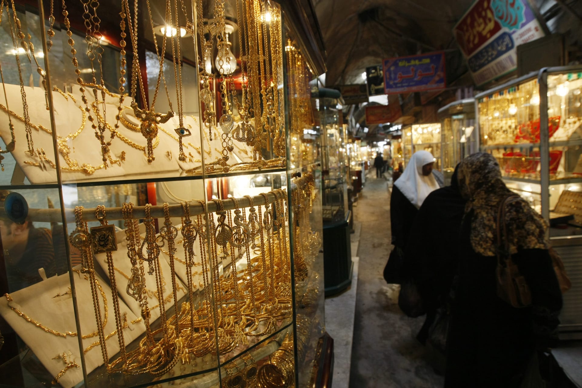 مصر.. الذهب يسجل أعلى مستوى فى تاريخه ليتجاوز 51 دولار للجرام.. وتجار يتوقعون استمرار الارتفاع