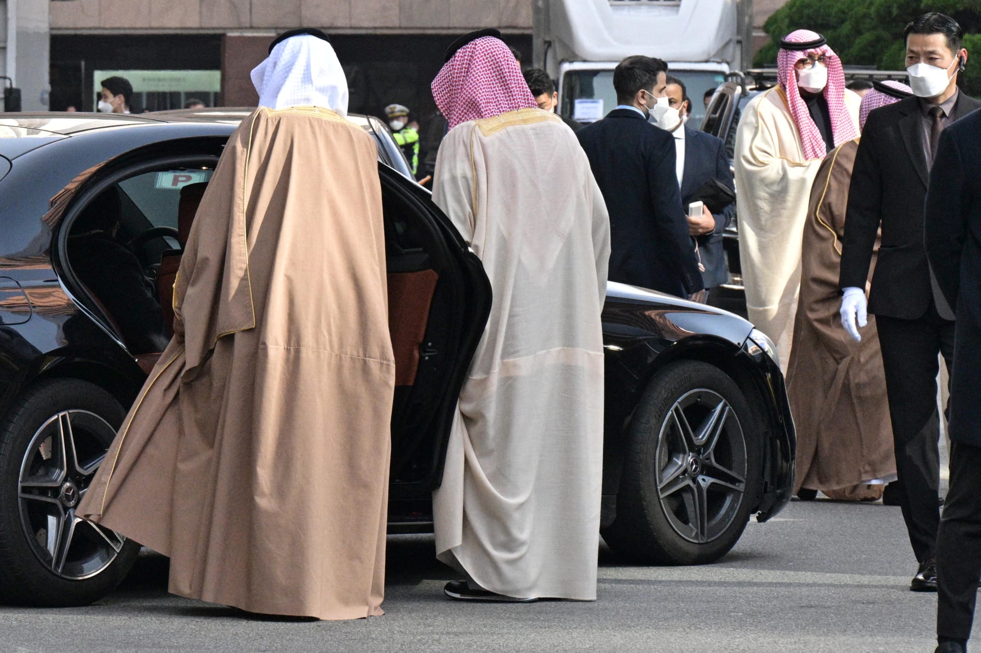 Saudi-Arabien.. Bilder, die die Sicherheitsbeschränkungen überwachen, die die Delegation umgeben, die Mohammed bin Salman in Südkorea begleitet