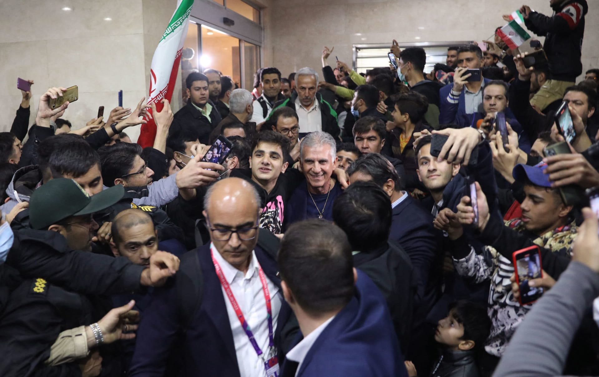 صور تظهر كيف استُقبل لاعبو منتخب إيران لدى عودتهم إلى طهران