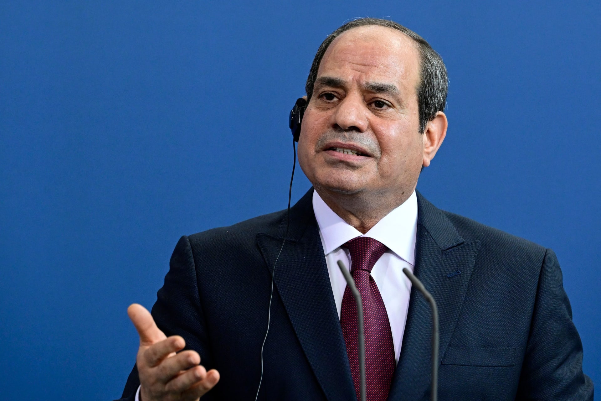 الرئيس المصري يرد على منتقدي اهتمامه ببناء الكباري.. ويوضح السبب