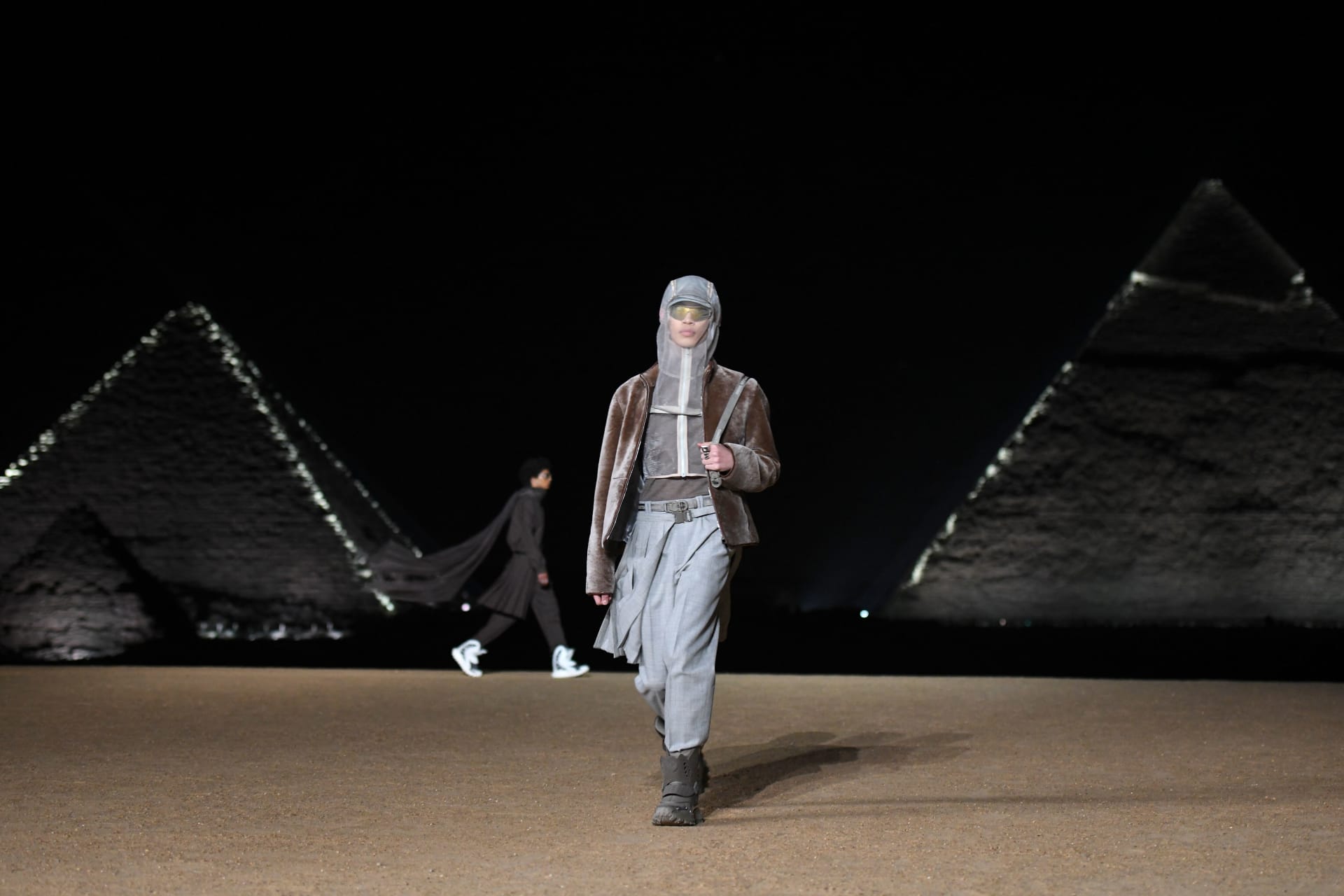 Desfile de moda de Dior en las pirámides de Giza