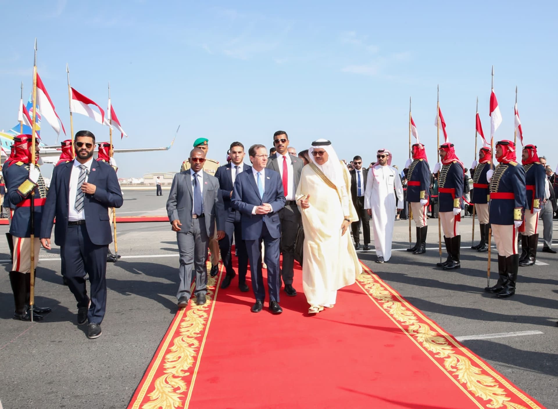 رئيس إسرائيل يجري أول زيارة رسمية إلى البحرين