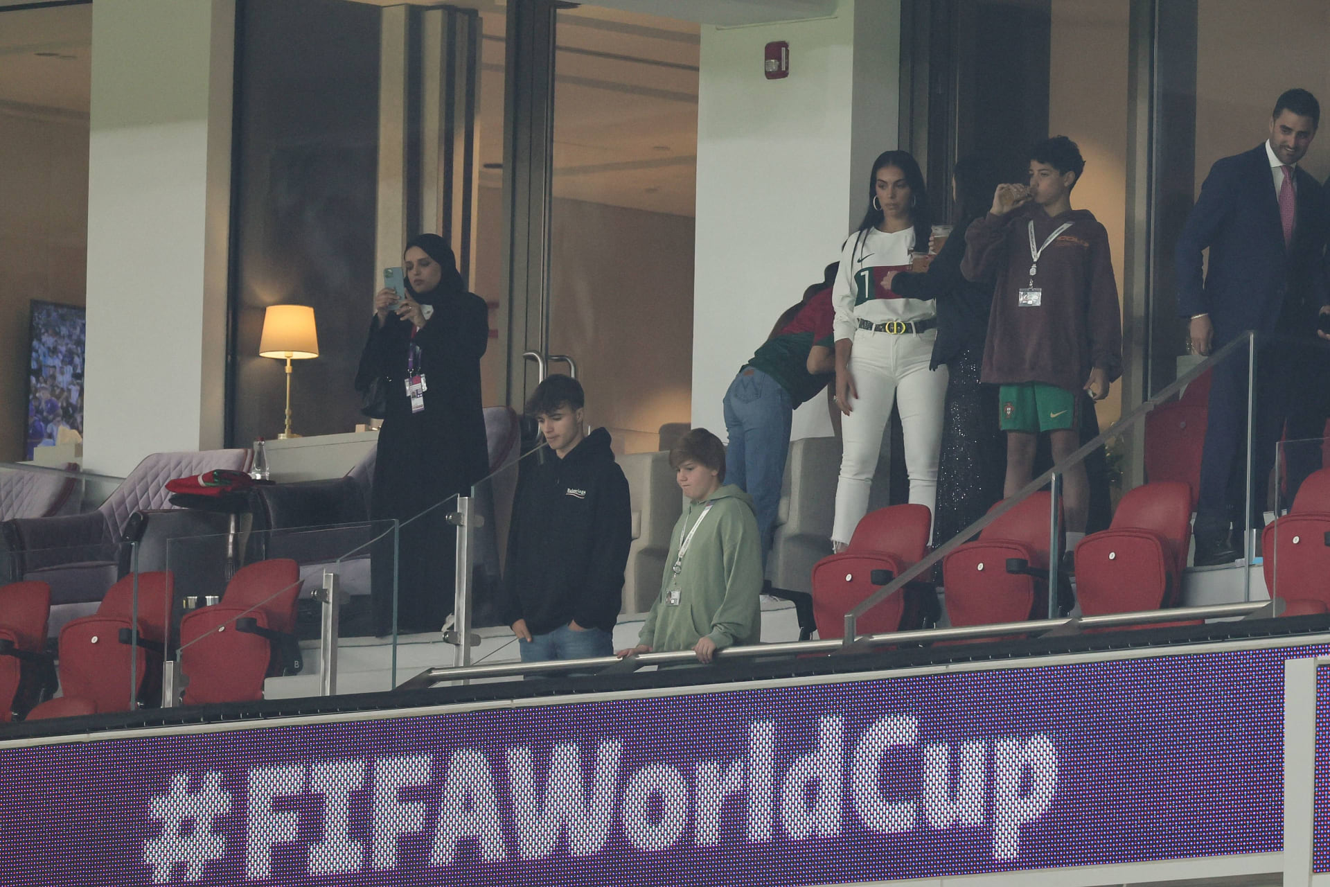 La cámara revela las reacciones de Georgina, la amiga de Ronaldo, al partido Marruecos-Portugal