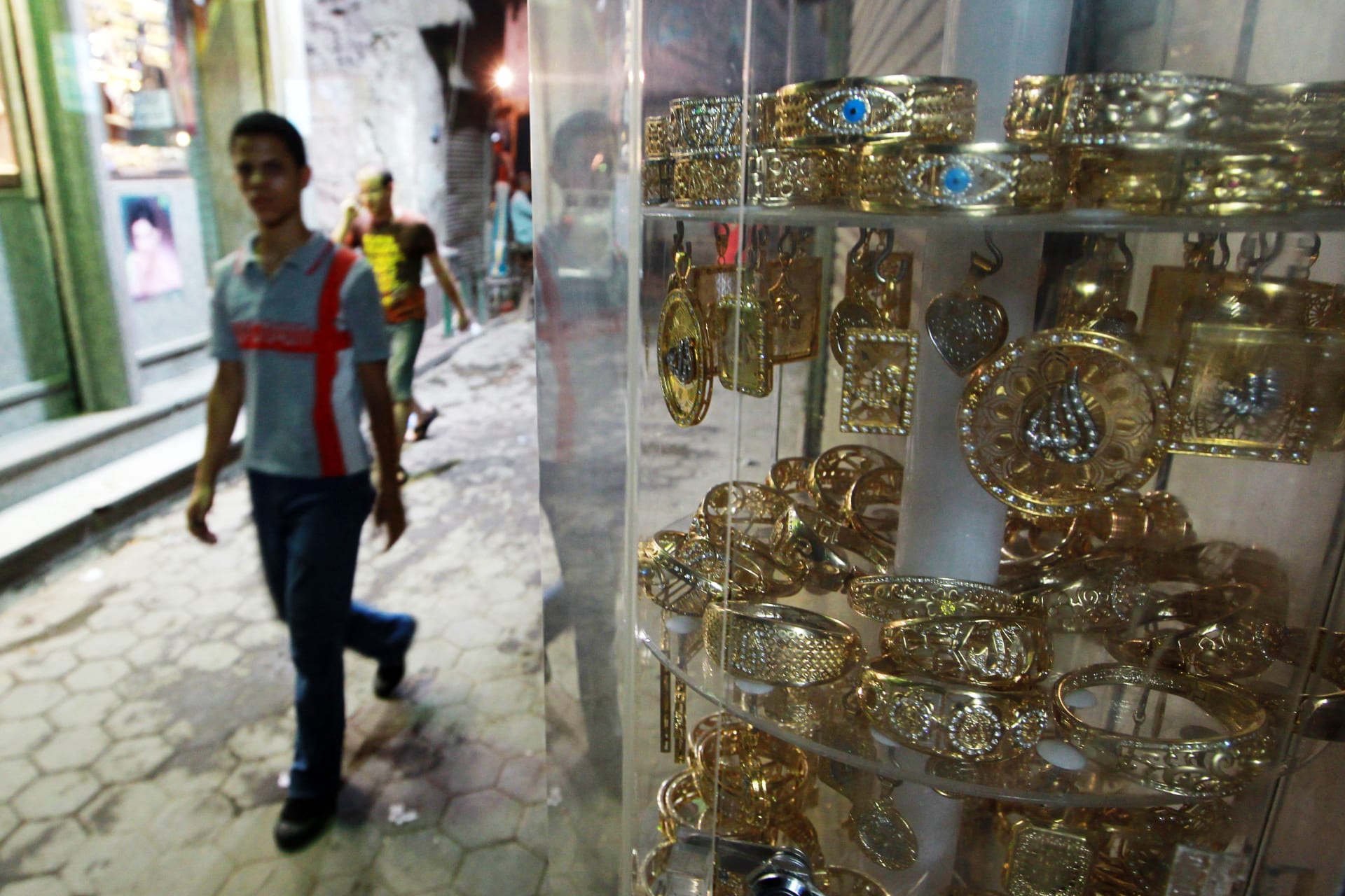 صورة أرشيفية لمحل يبيع الذهب في القاهرة 