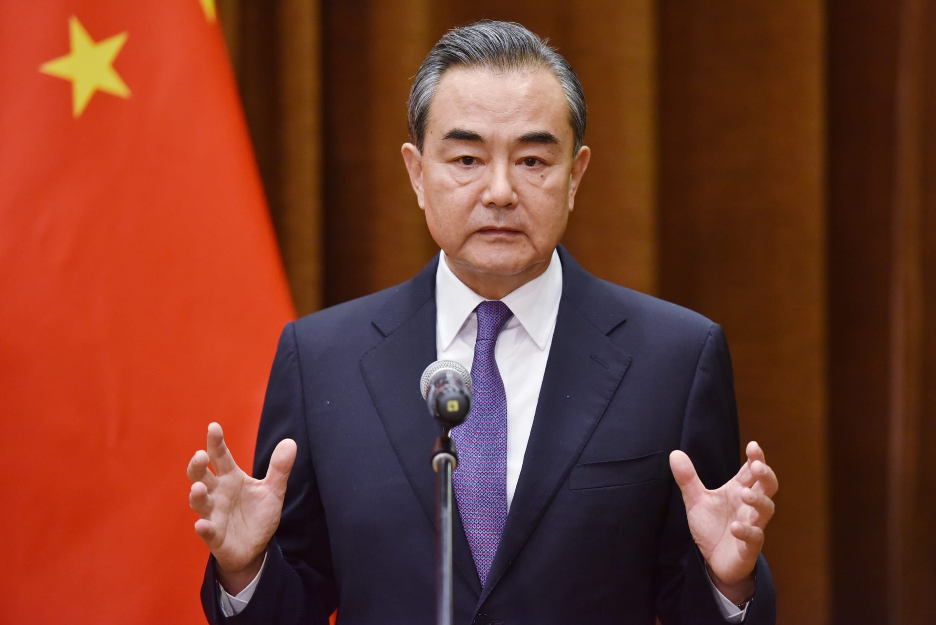 الصين تدعو أمريكا إلى وقف "سياسة الاحتواء" و"البلطجة أحادية الجانب"