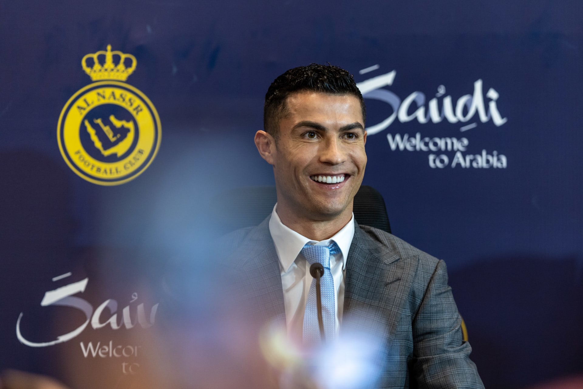 "النصر" يقدم رونالدو إلى جمهور "العالمي".. واللاعب يرد على انتقادات انتقاله للعب بالسعودية
