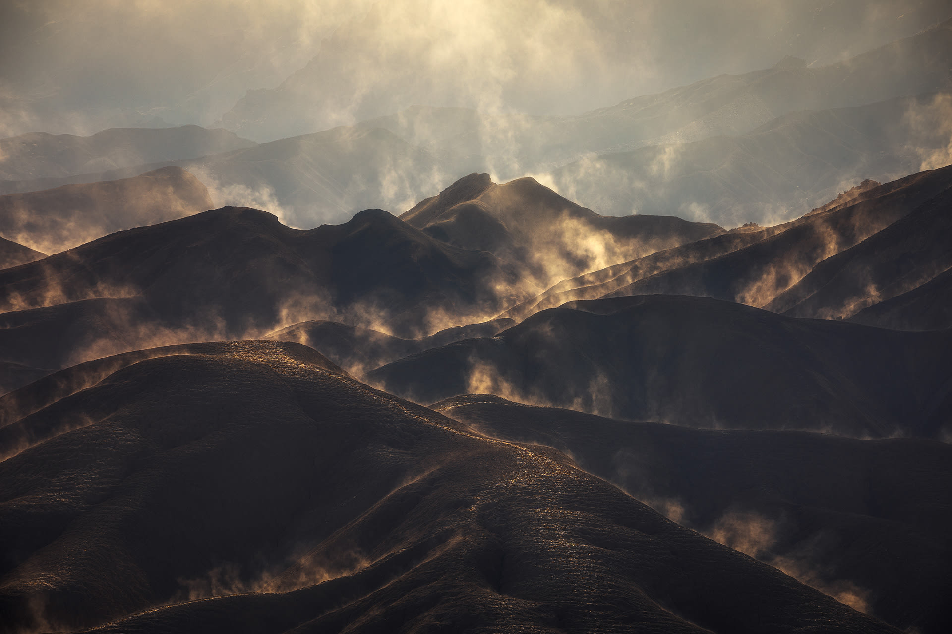 في أمريكا.. مصور يوثق تضاريس "وادي الموت" وهي "تتنفس"