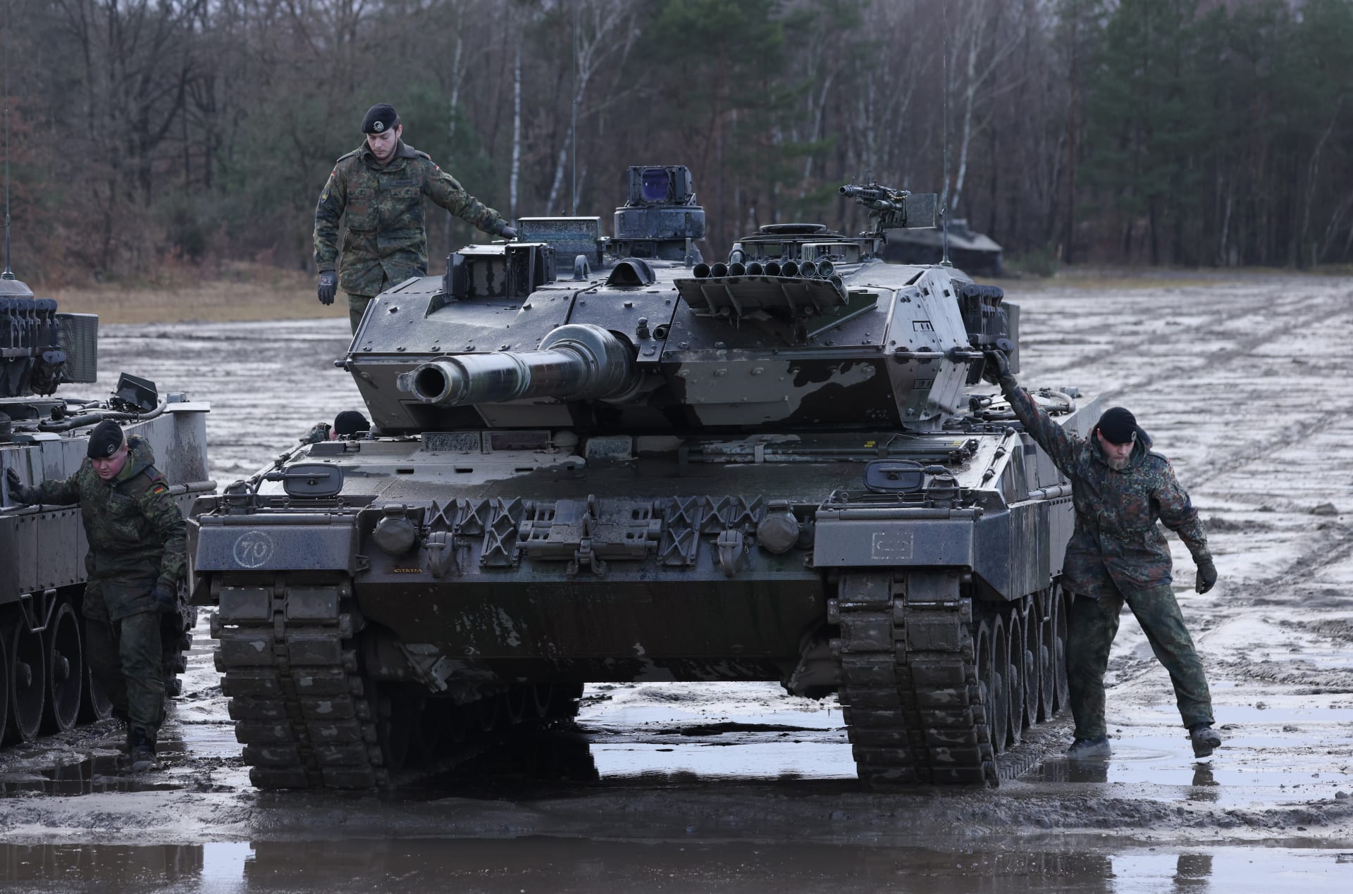 تقرير لـ"دير شبيغل": ألمانيا تعتزم إرسال دبابات ليوبارد 2 إلى أوكرانيا