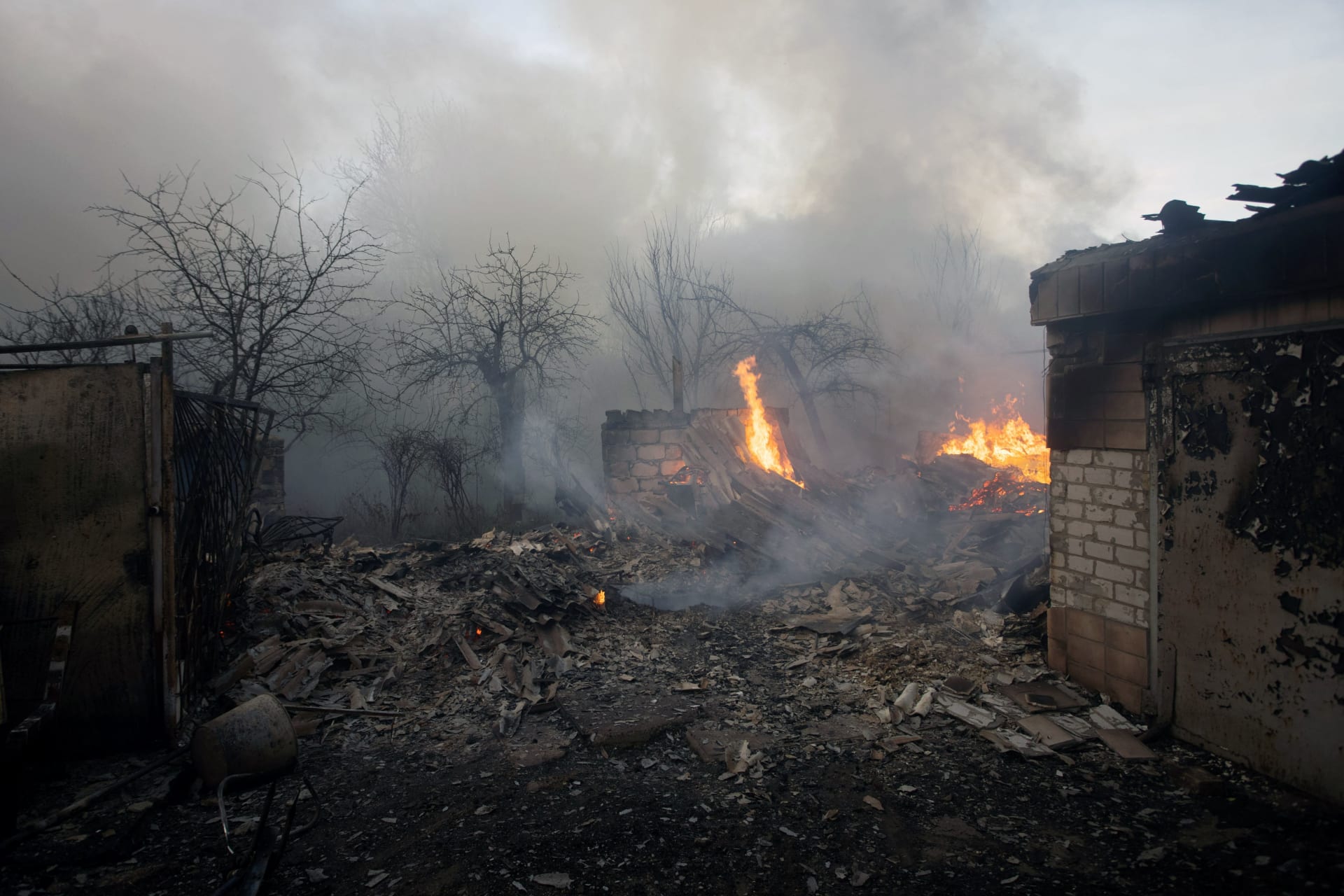 مسؤولون أوكرانيون: الجبهة الشرقية تتعرض لقصف عنيف متواصل
