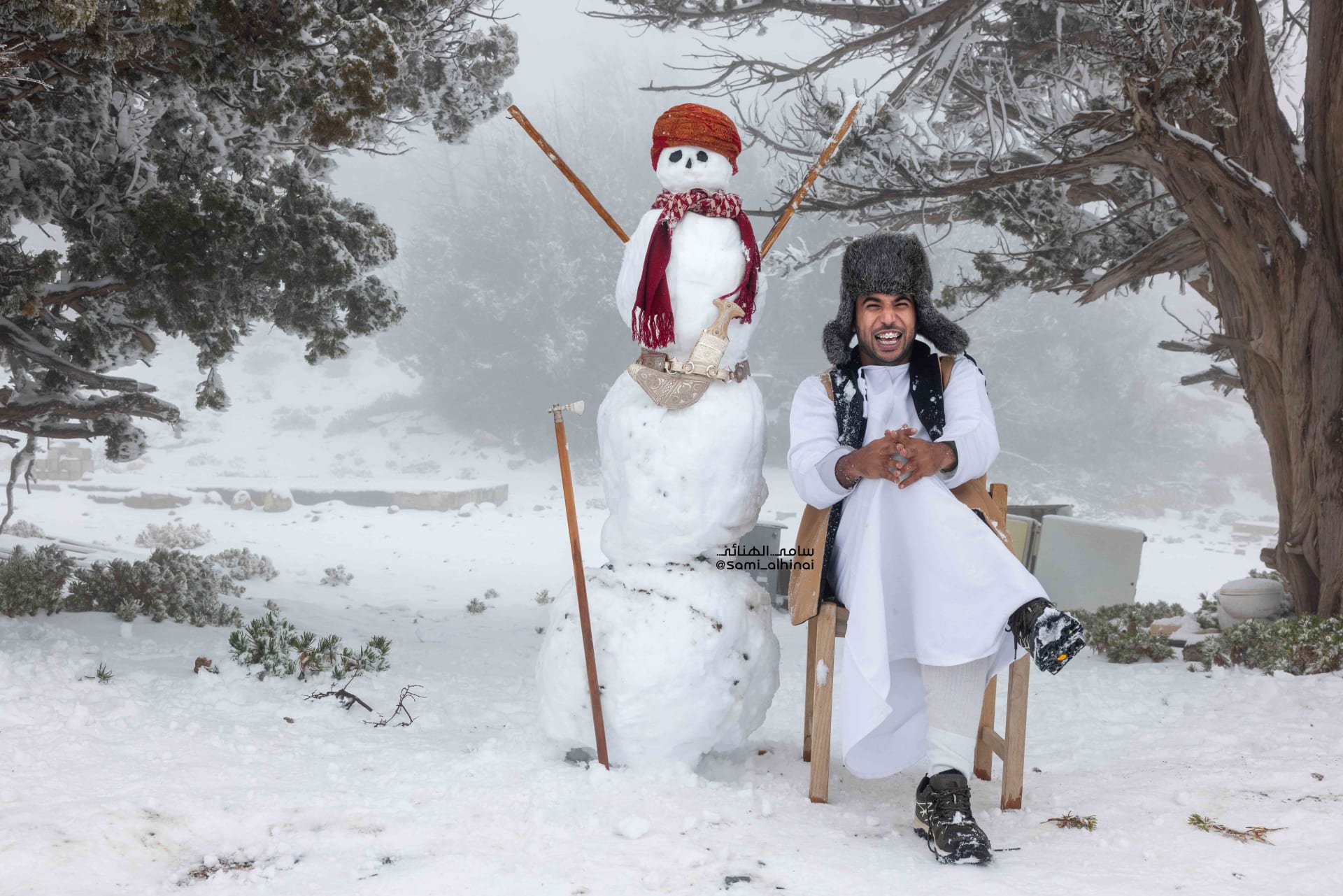 وثّق المصوّر سامي بن سالم الهنائي مشاهد ساحرة لهطول الثلوج في سلطنة عُمان.