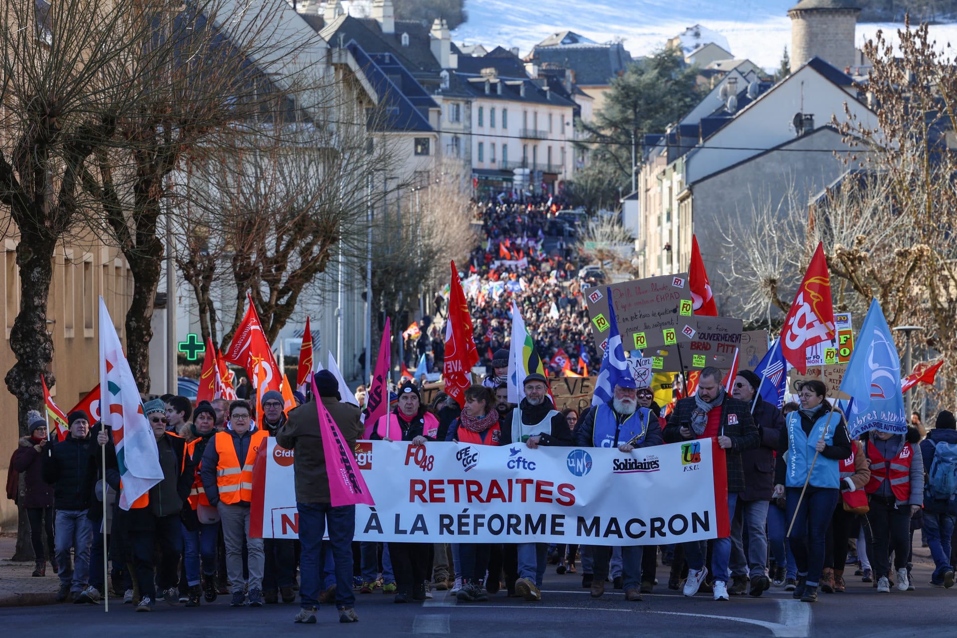  إضرابات واسعة تشل حركة النقل والمدارس في فرنسا احتجاجا على رفع سن التقاعد