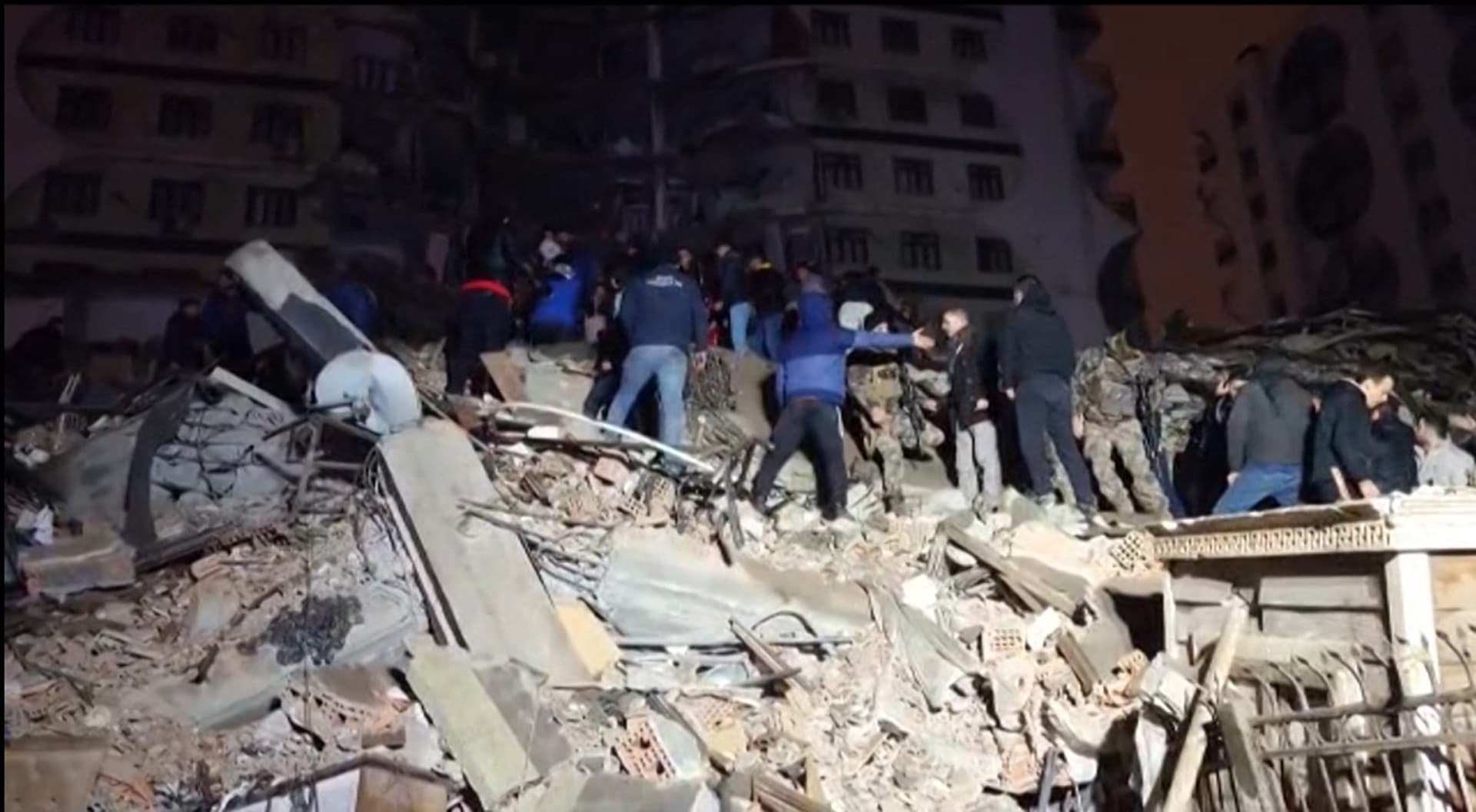 بعد أنباء عن وقوع وفيات.. السفارة السعودية في تركيا تصدر بيانا حول البلاغات بشأن الزلزال المدمر