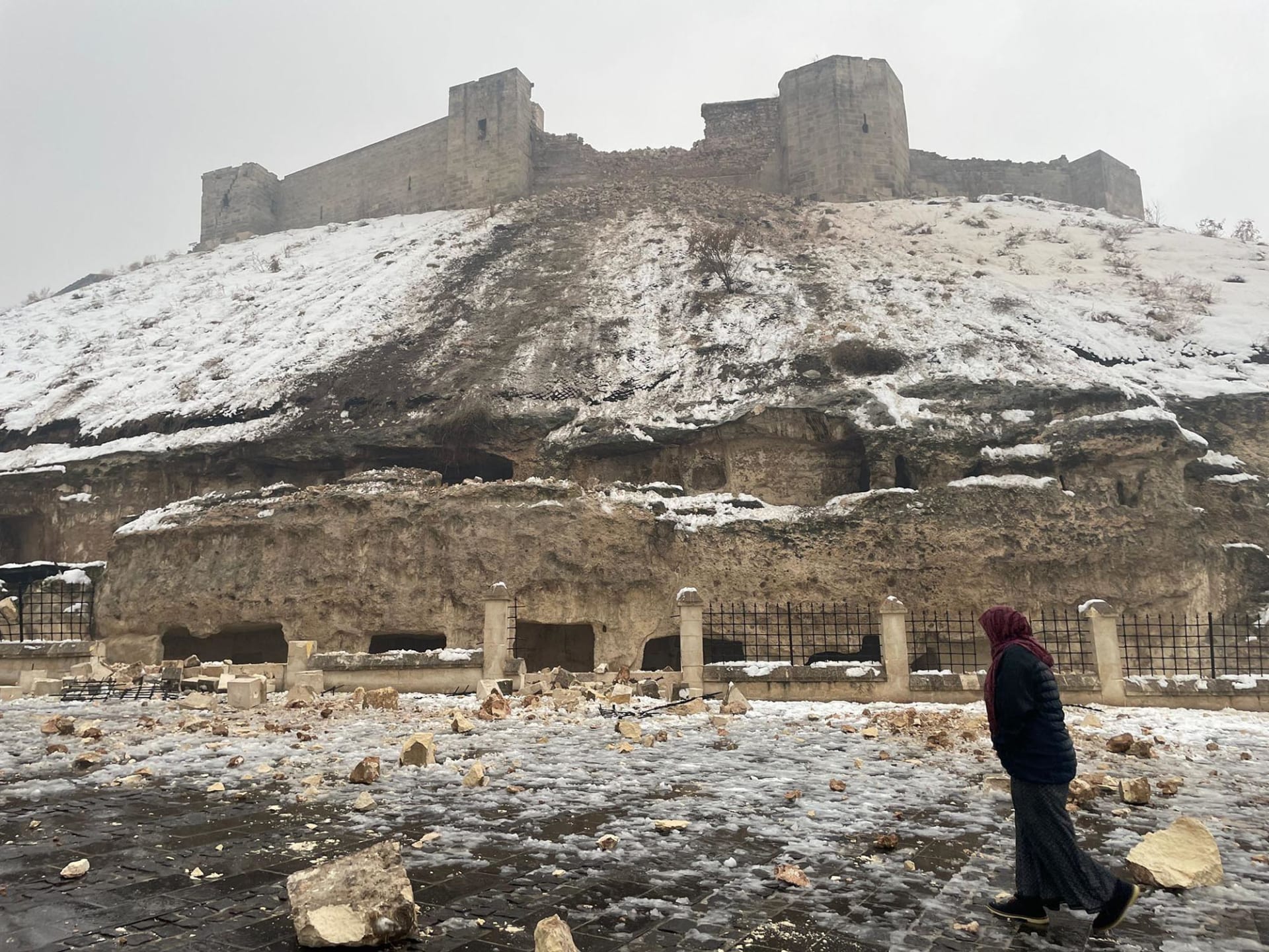 زلزال تركيا يدمر قلعة قديمة استخدمها الرومان والبيزنطيين