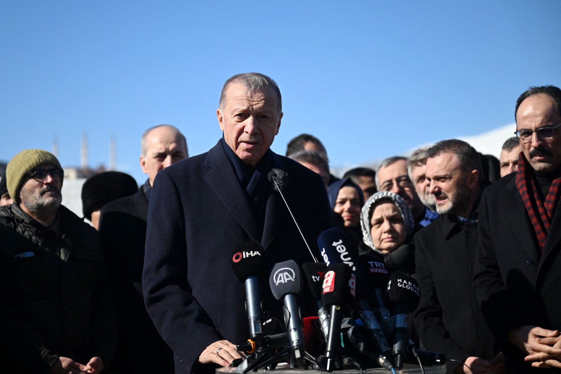 أردوغان يعترف بحدوث "قصور" في التعامل مع الزلزال ويرد على "الحملات"