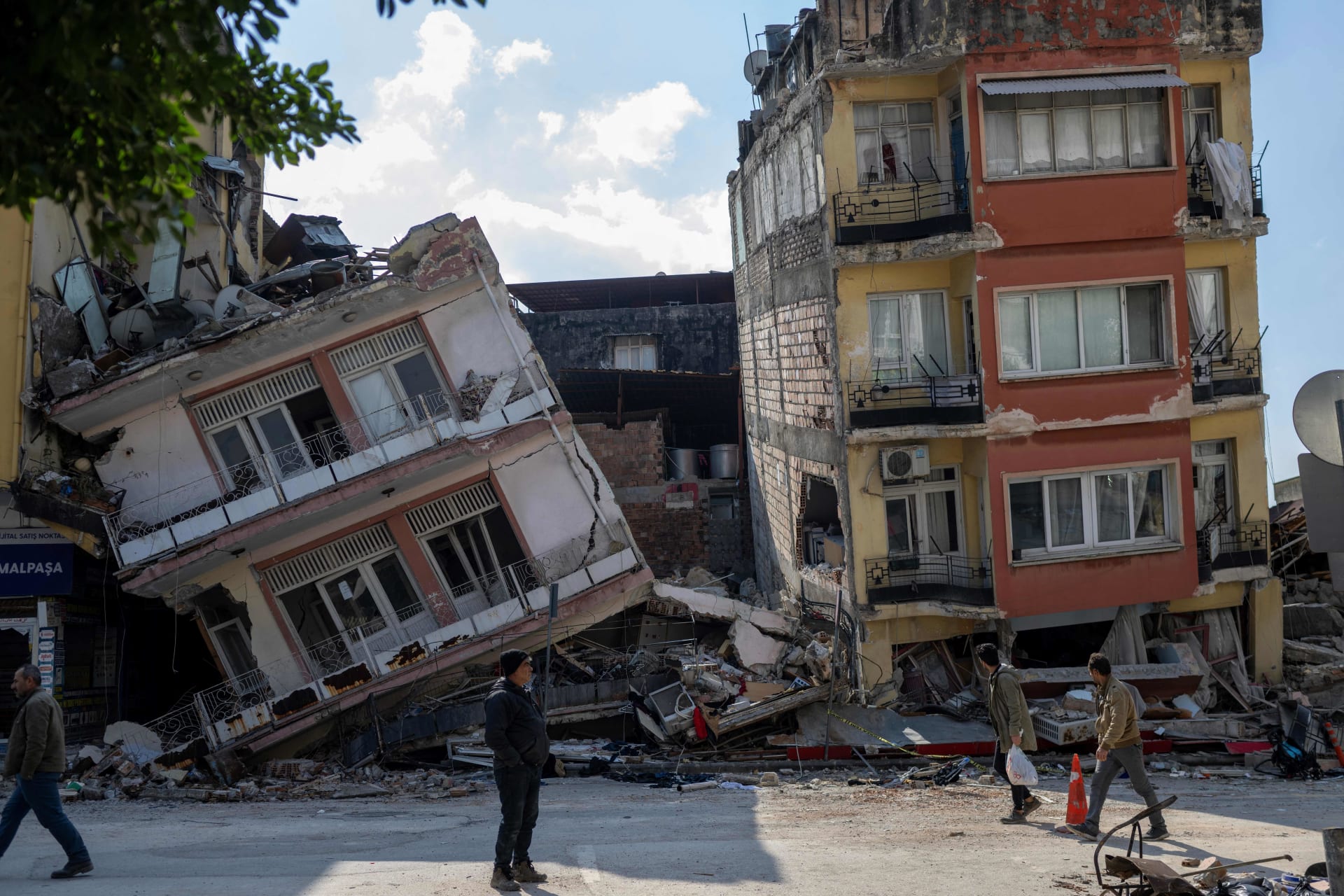 صورة من أضرار الزلزال في تركيا 
