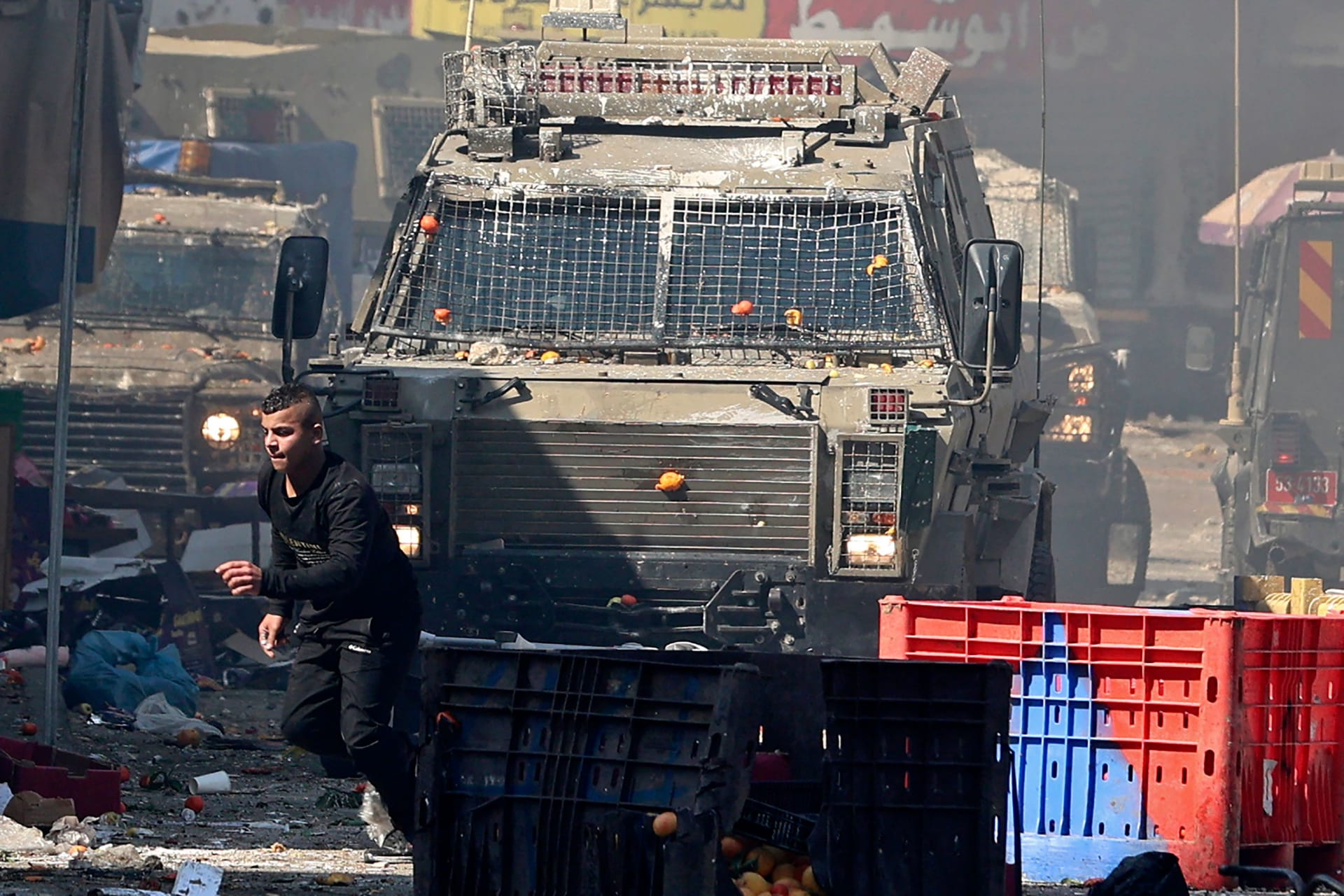 مركبة عسكرية إسرائيلية تشارك في العملية بنابلس