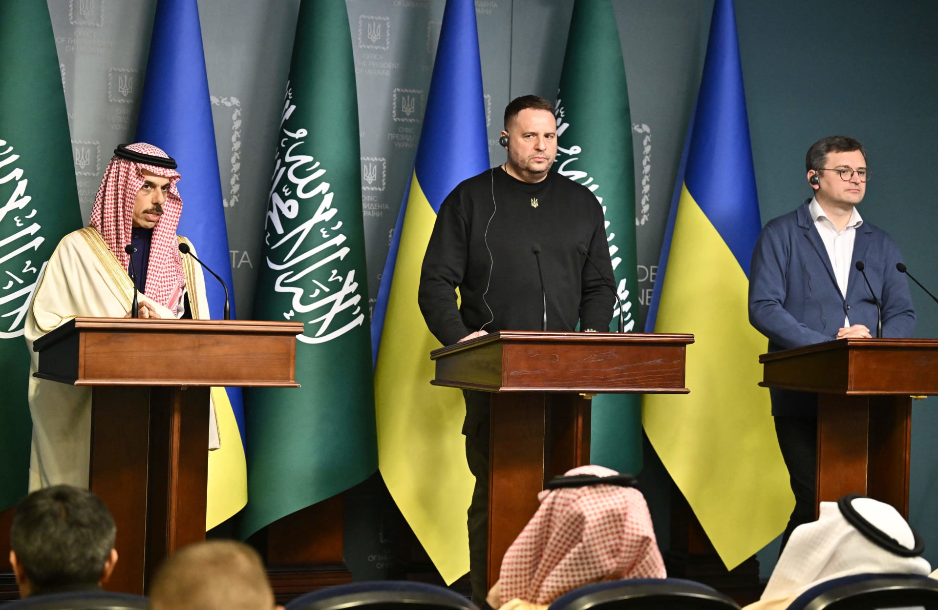 السعودية ترسل 186 طنًا من المساعدات إلى أوكرانيا عبر بولندا 