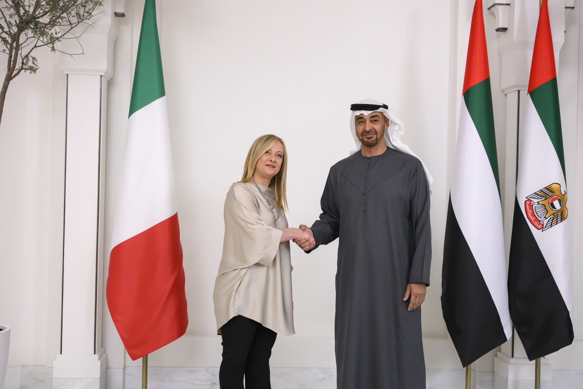 خلال لقاء محمد بن زايد وجورجا ميلوني.. الإمارات وإيطاليا تعلنان الارتقاء بالعلاقات بينهما إلى شراكة استراتيجية