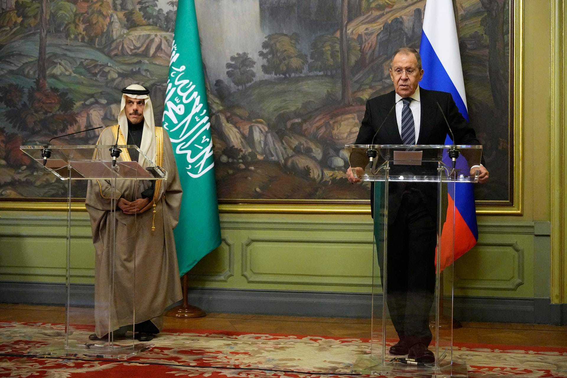 وزير الخارجية السعودي يجري مباحثات مع لافروف في موسكو.. وهذا ما ناقشاه