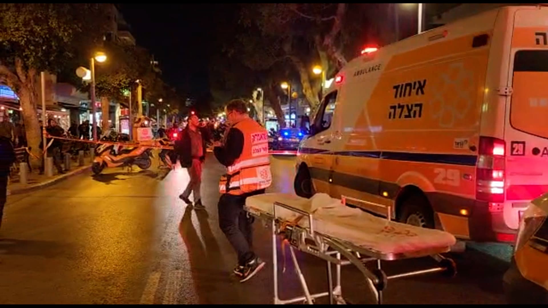 إطلاق نار على المارة في شارع وسط تل أبيب.. وإصابة 3 أشخاص أحدهم في حالة حرجة