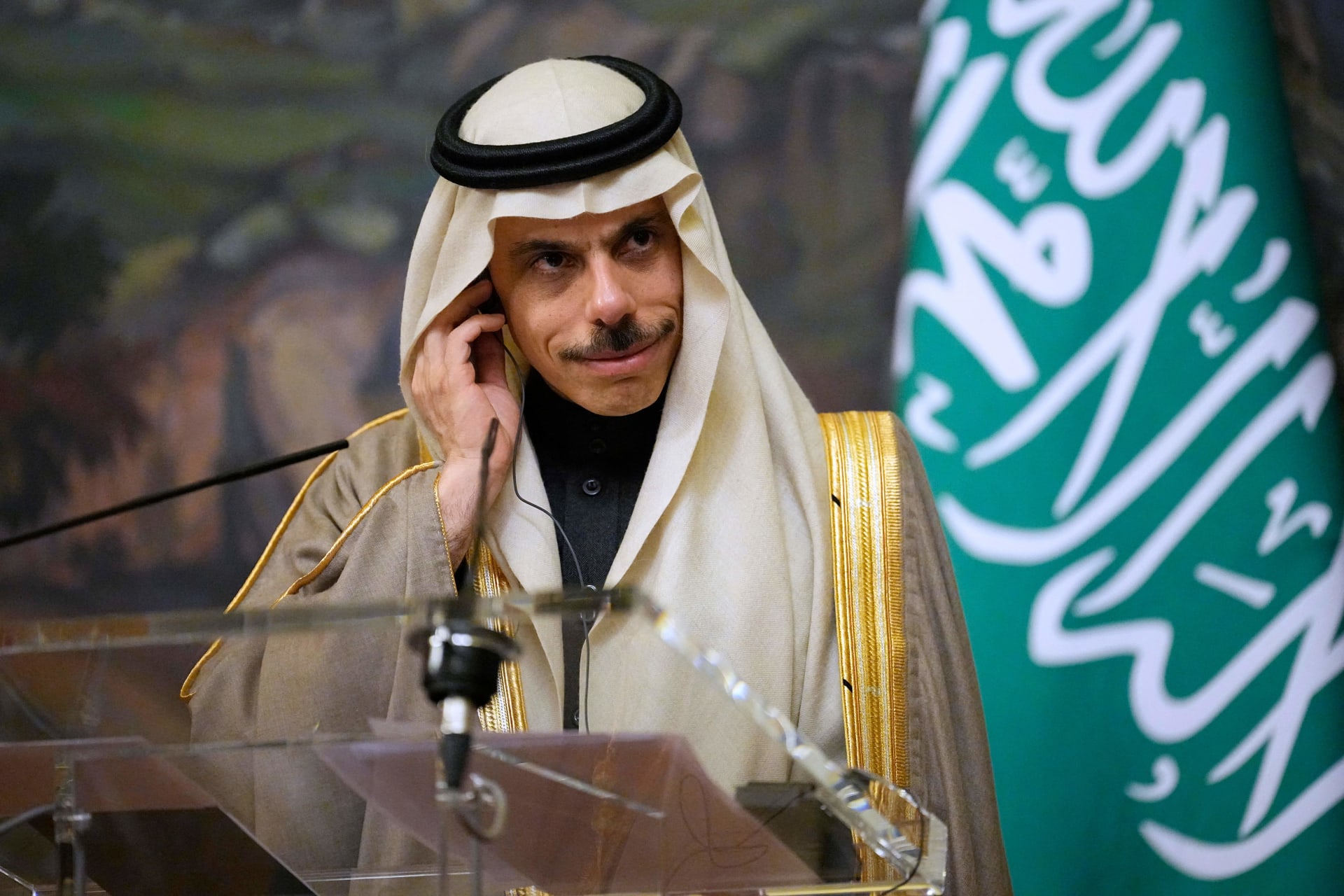 وزير خارجية السعودية يحدد أولويات المملكة في اليمن
