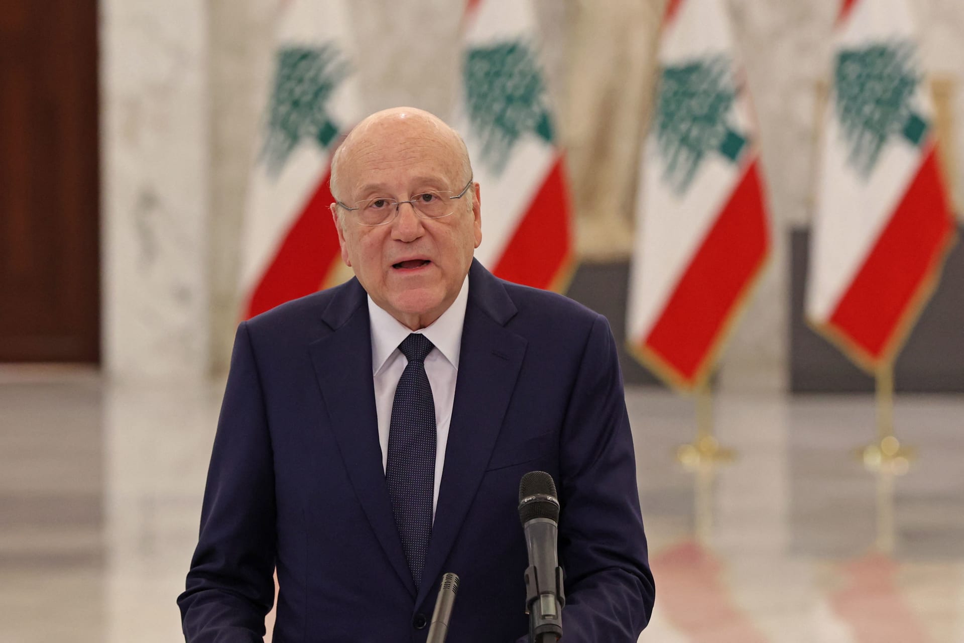 "طائفية مقيتة وتشويه للحقائق".. سجال كلامي بين رئيس وزراء لبنان وجبران باسيل