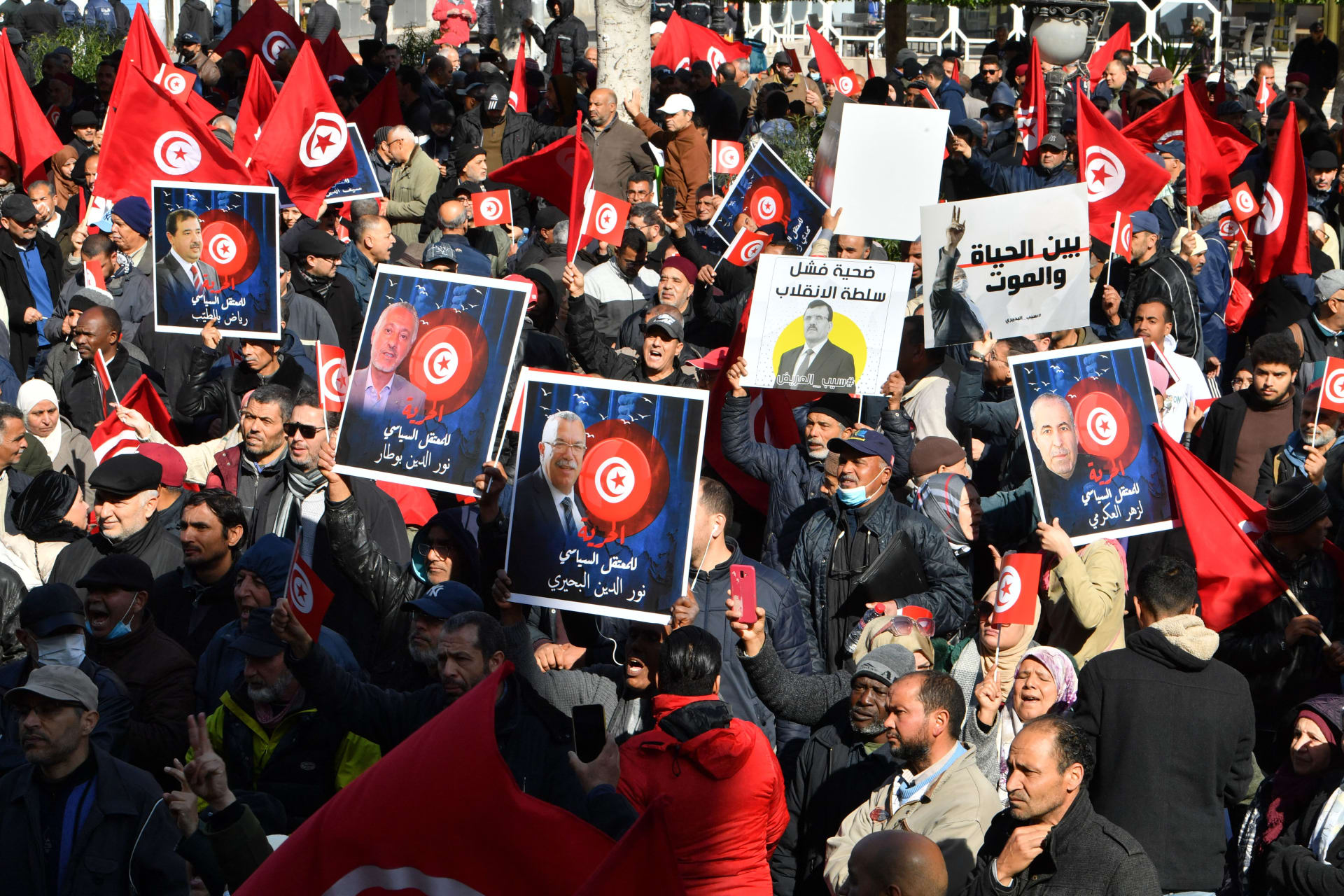 المعارضة التونسية تعلن رفضها البرلمان الجديد وتتمسك بدستور 2014