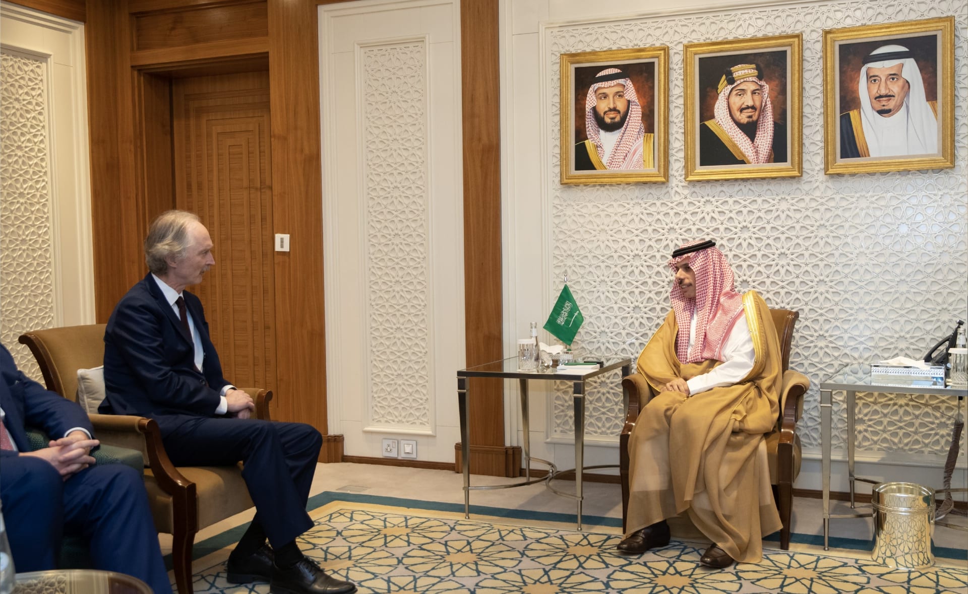 وزير خارجية السعودية يتلقي مبعوث الأمم المتحدة إلى سوريا