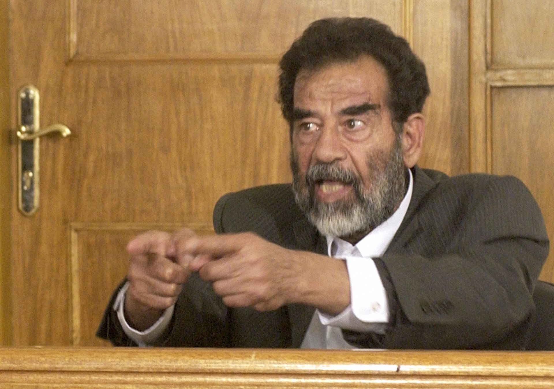 رأي.. محقق FBI: صدام حسين علم أمرين عني بأول 30 ثانية من لقائي به