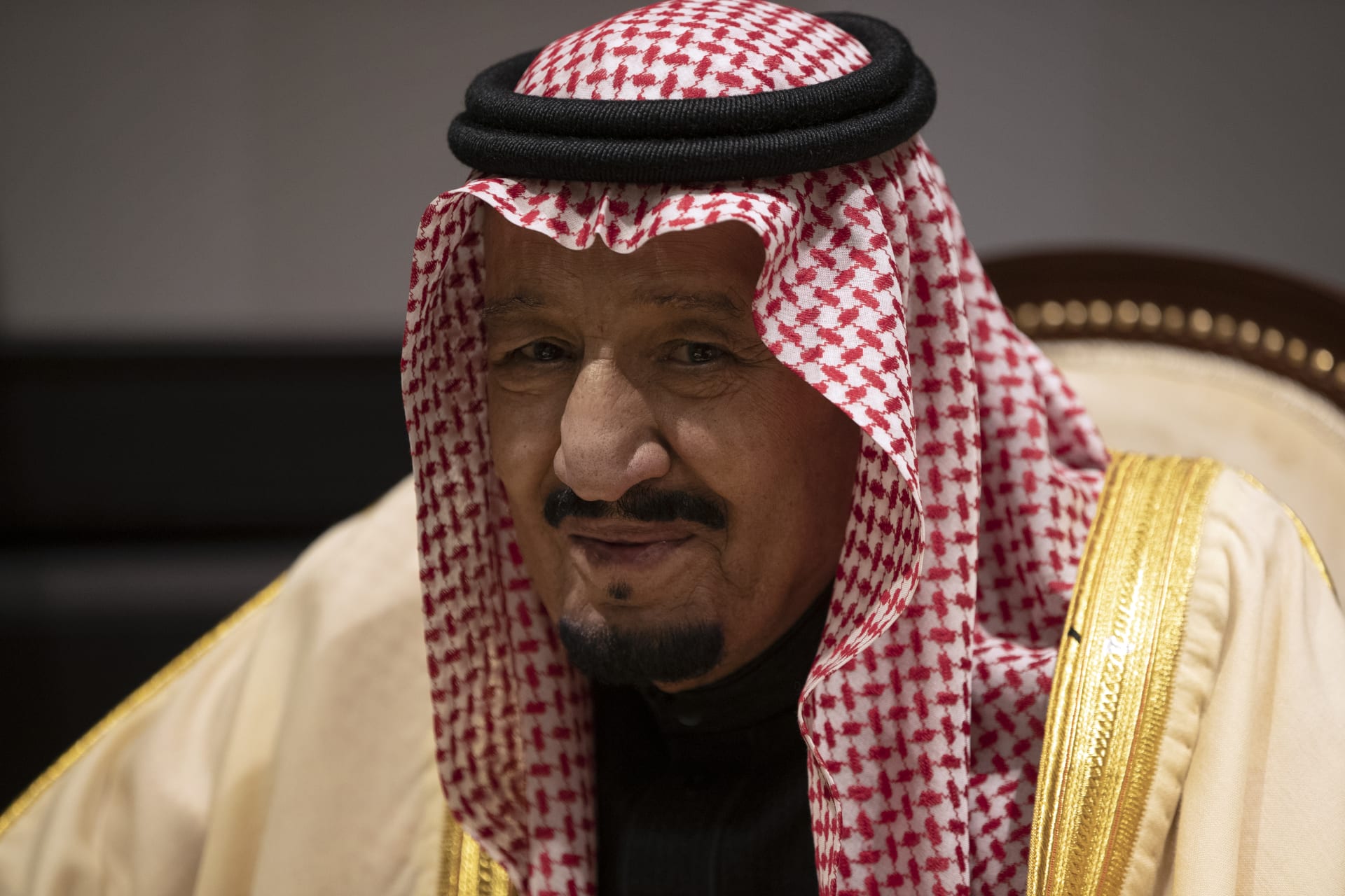 العاهل السعودي يوجه دعوة لرئيس إيران لزيارة الرياض ورئيسي يقبل