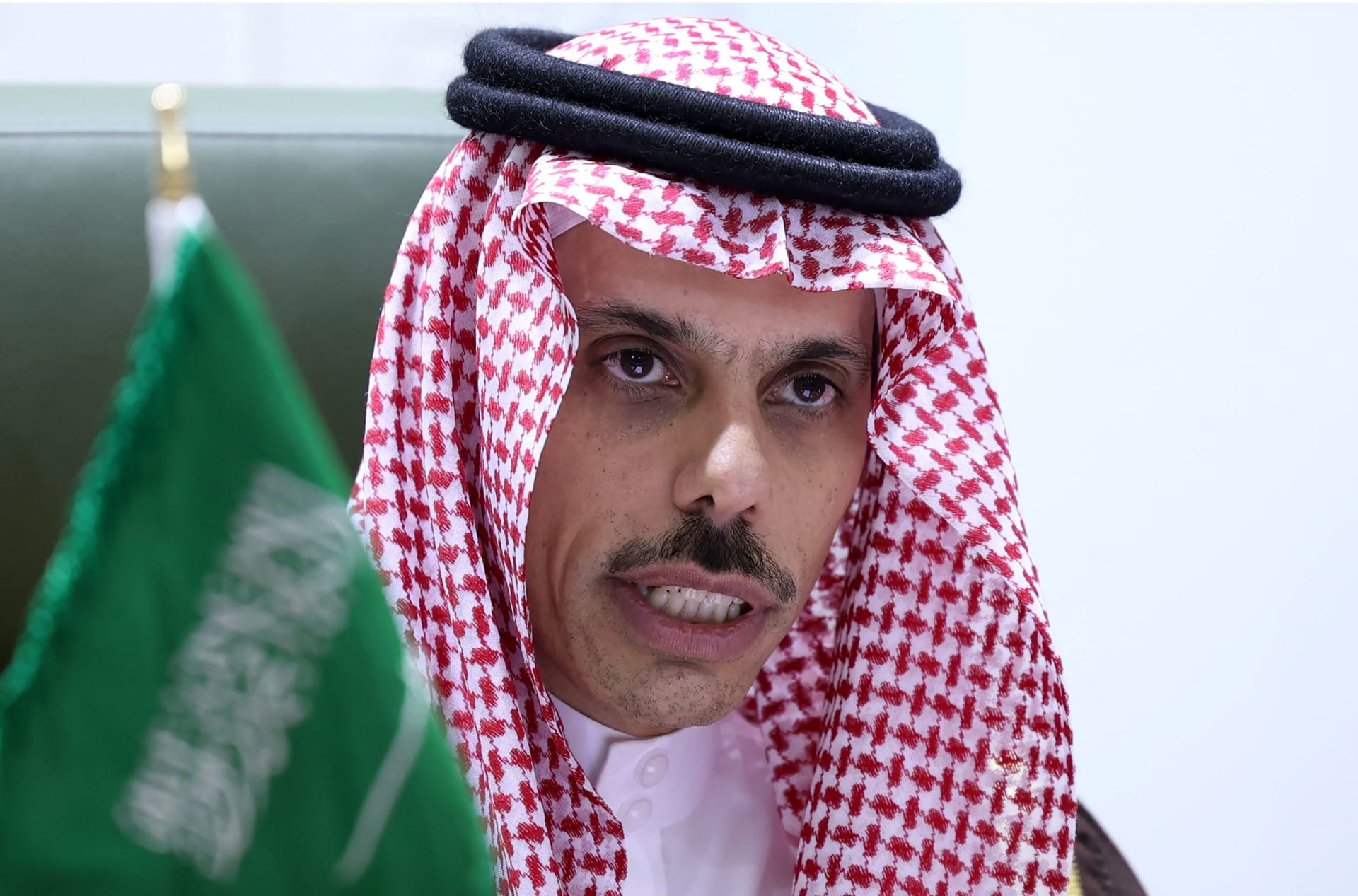 وزير الخارجية السعودي يتصل بنظيره الإيراني.. والخارجية السعودية تصدر بيانا