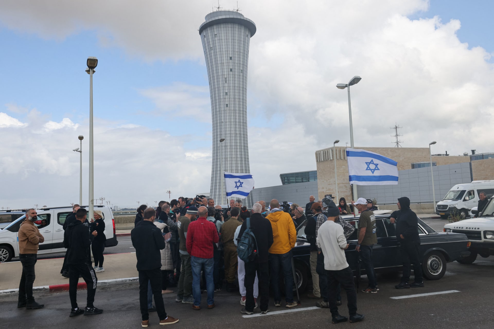 إضراب عام في إسرائيل يطال ميناء حيفا ومطار بن غوريون للضغط على نتنياهو