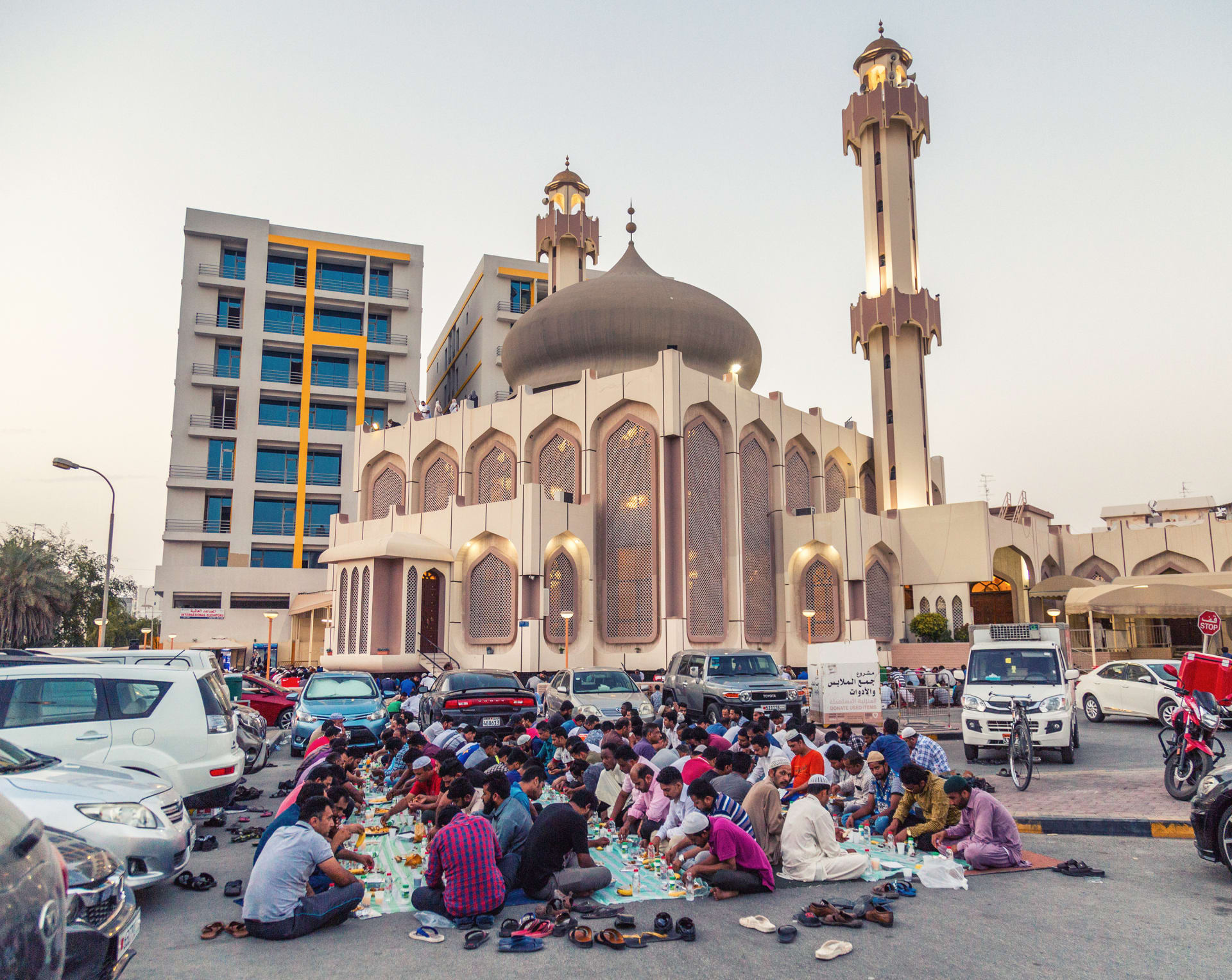 "سحر مختلف".. مصور يوثق ألوان رمضان الزاهية في البحرين