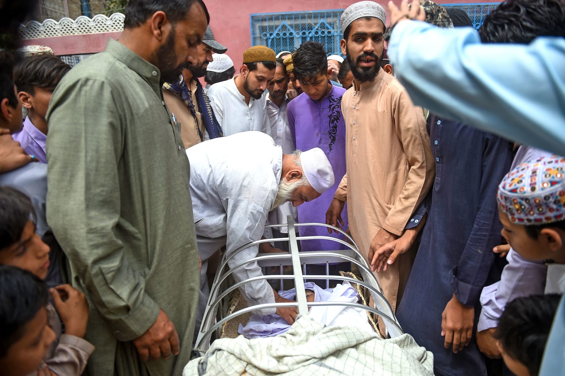13 قتيلا و10 جرحى جراء تدافع للحصول على تبرعات رمضان في باكستان