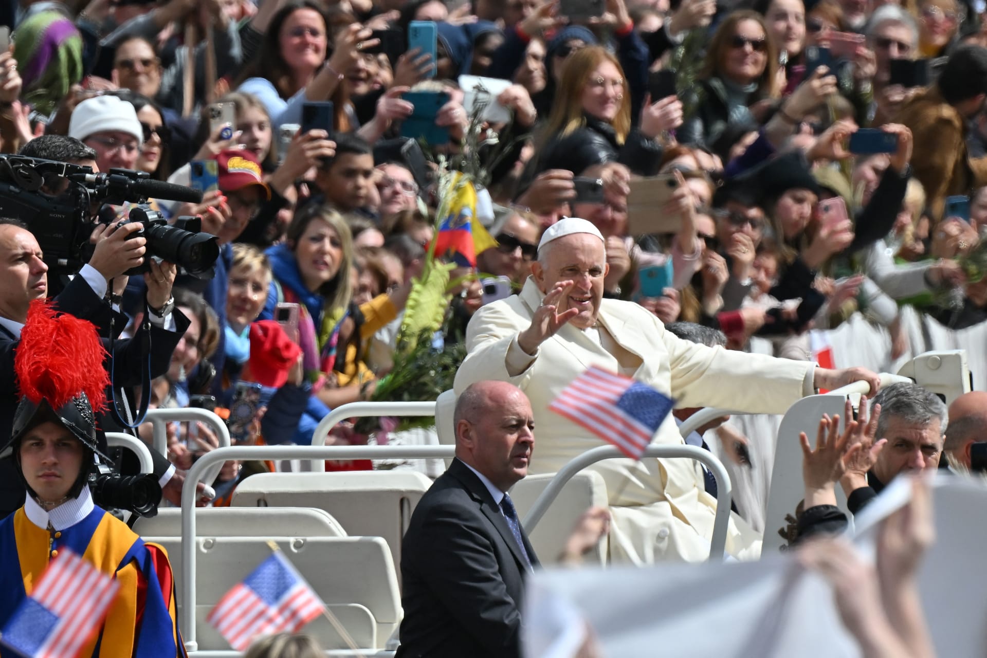 البابا فرنسيس يلقي عظة في قداس أحد الشعانين ويوجه رسالة إلى من صلوا من أجله