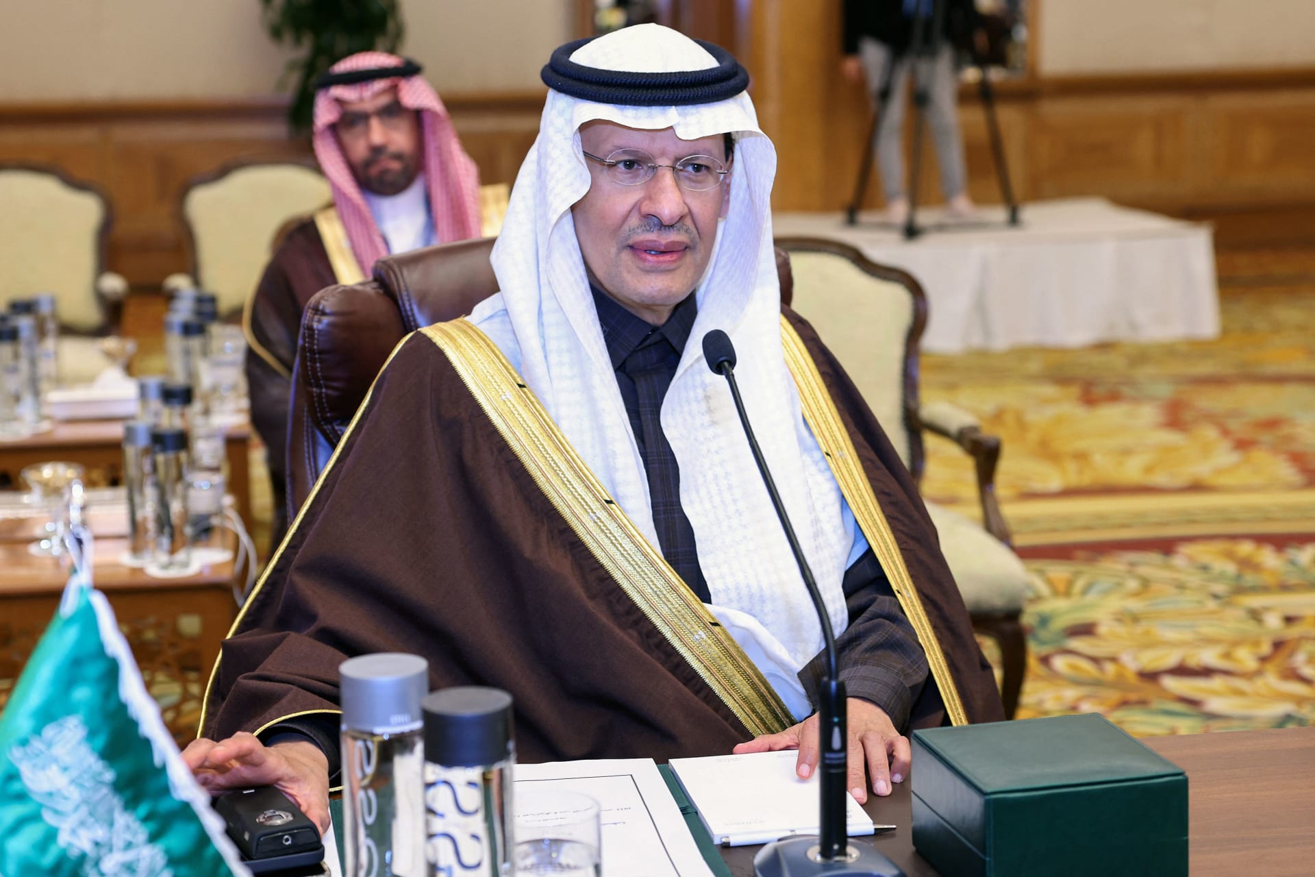 في وقت متزامن وبقيادة السعودية.. 6 دول عربية تعلن خفضا طوعا في إنتاجها النفطي حتى نهاية 2023