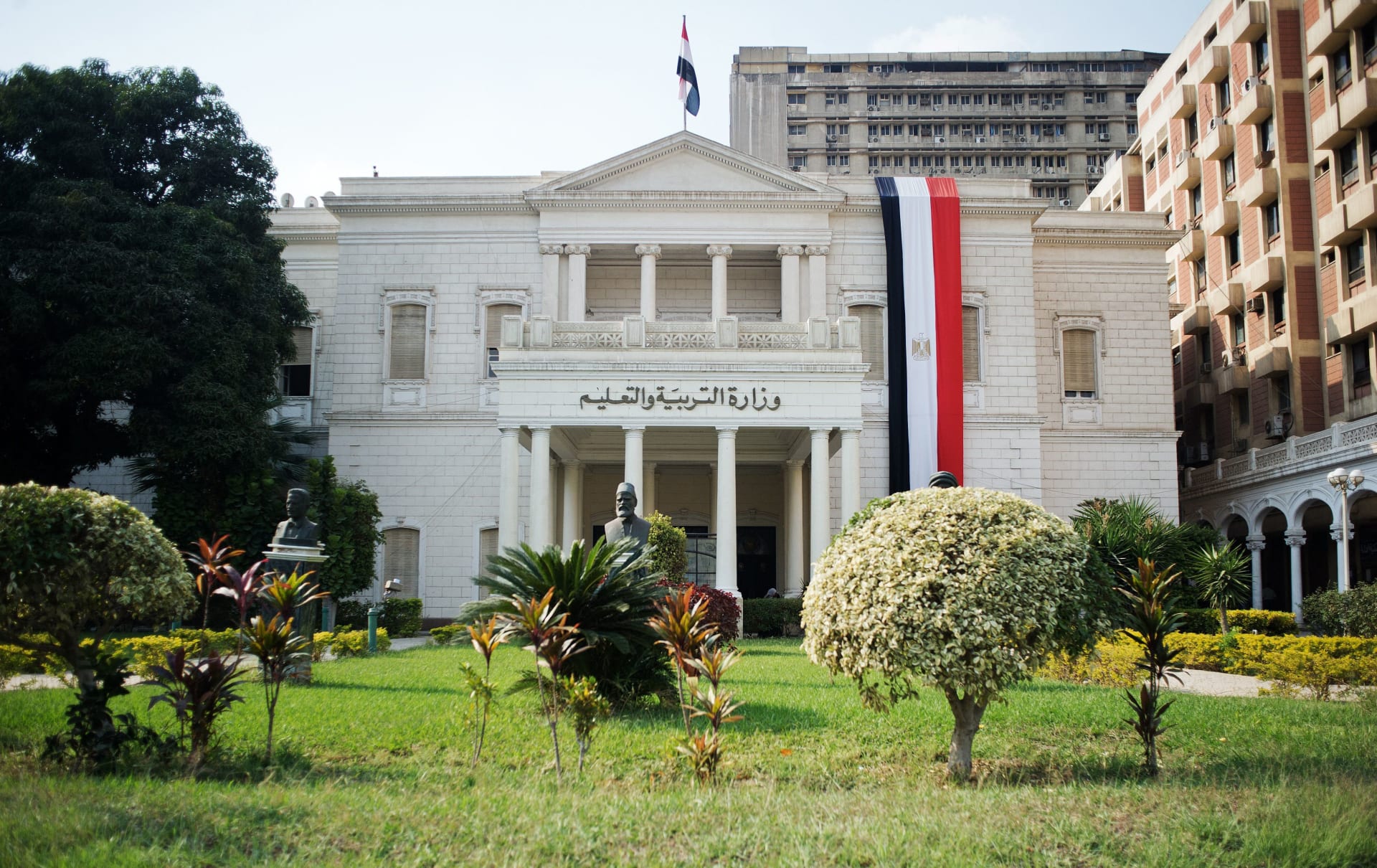 مصر ستضع كاميرات في لجان امتحانات الثانوية العامة لرصد الغش.. وخبراء يعلقون