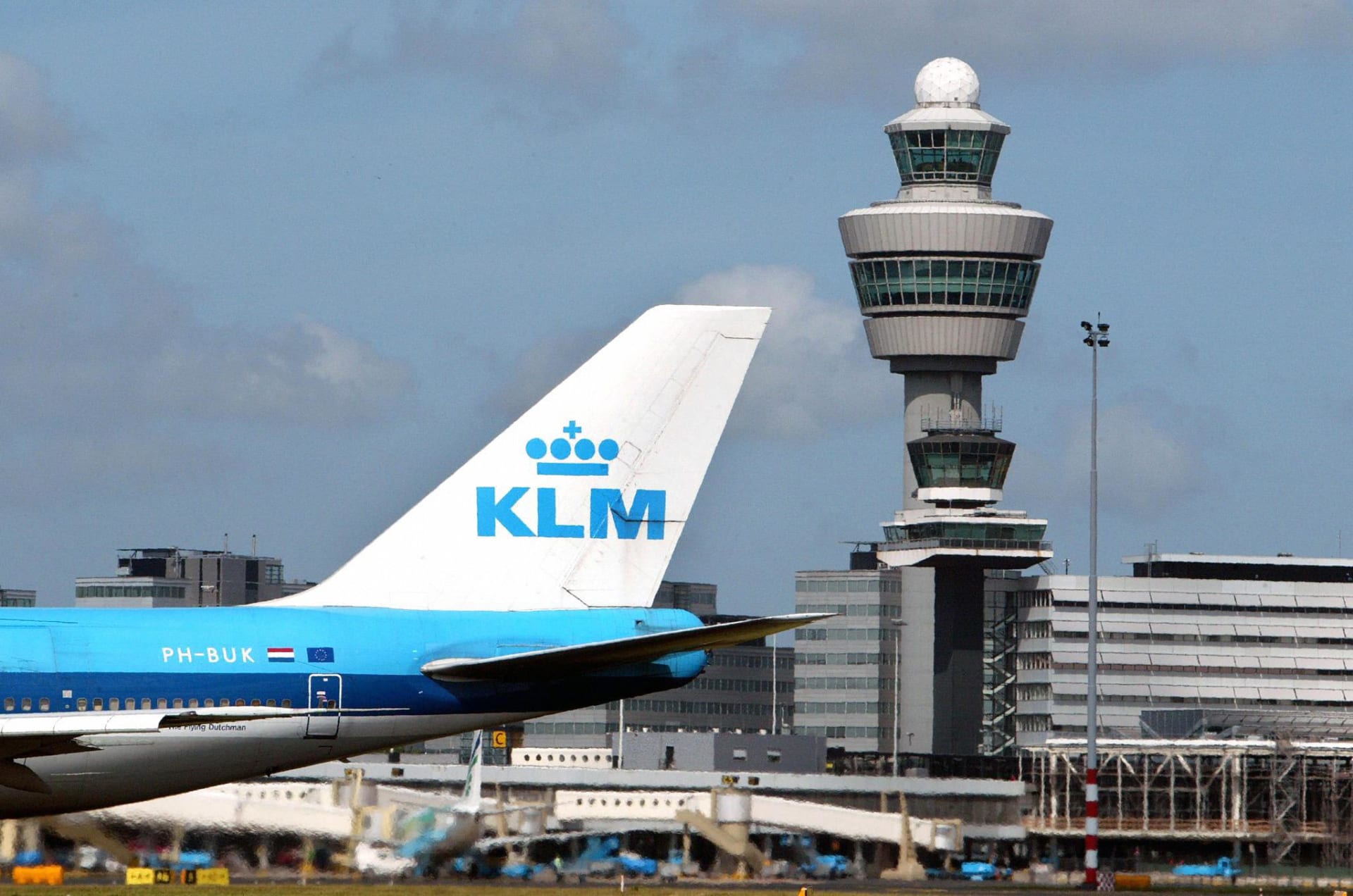 مطار سخيبول أمستردام يتّجه إلى حظر الطائرات الخاصة ربما