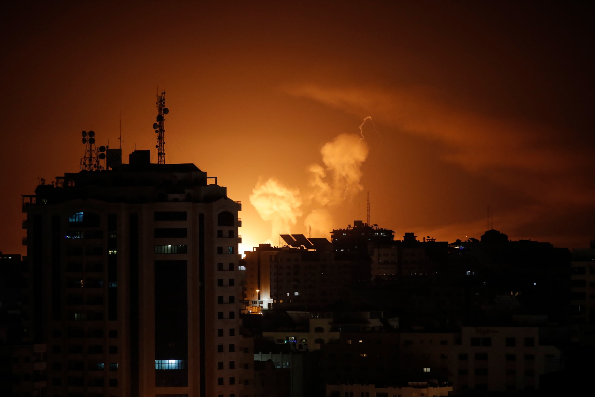 الجيش الإسرائيلي يعلن بدء قصف مواقع في قطاع غزة