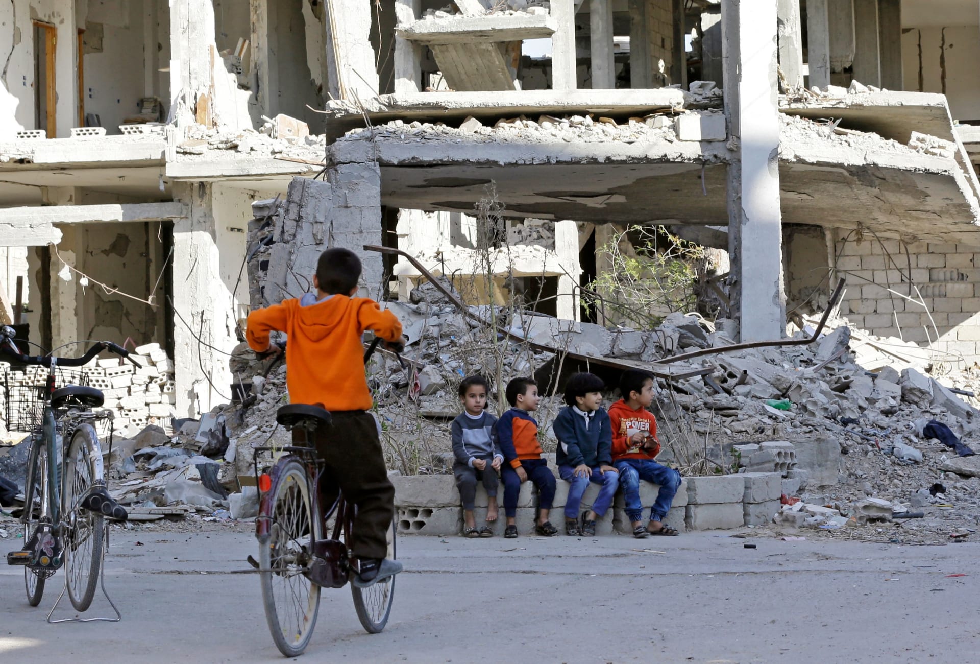 أثناء توجههم لجمع الكمأة.. مقتل 6 سوريين بلغم من مخلفات "داعش" في ريف حمص
