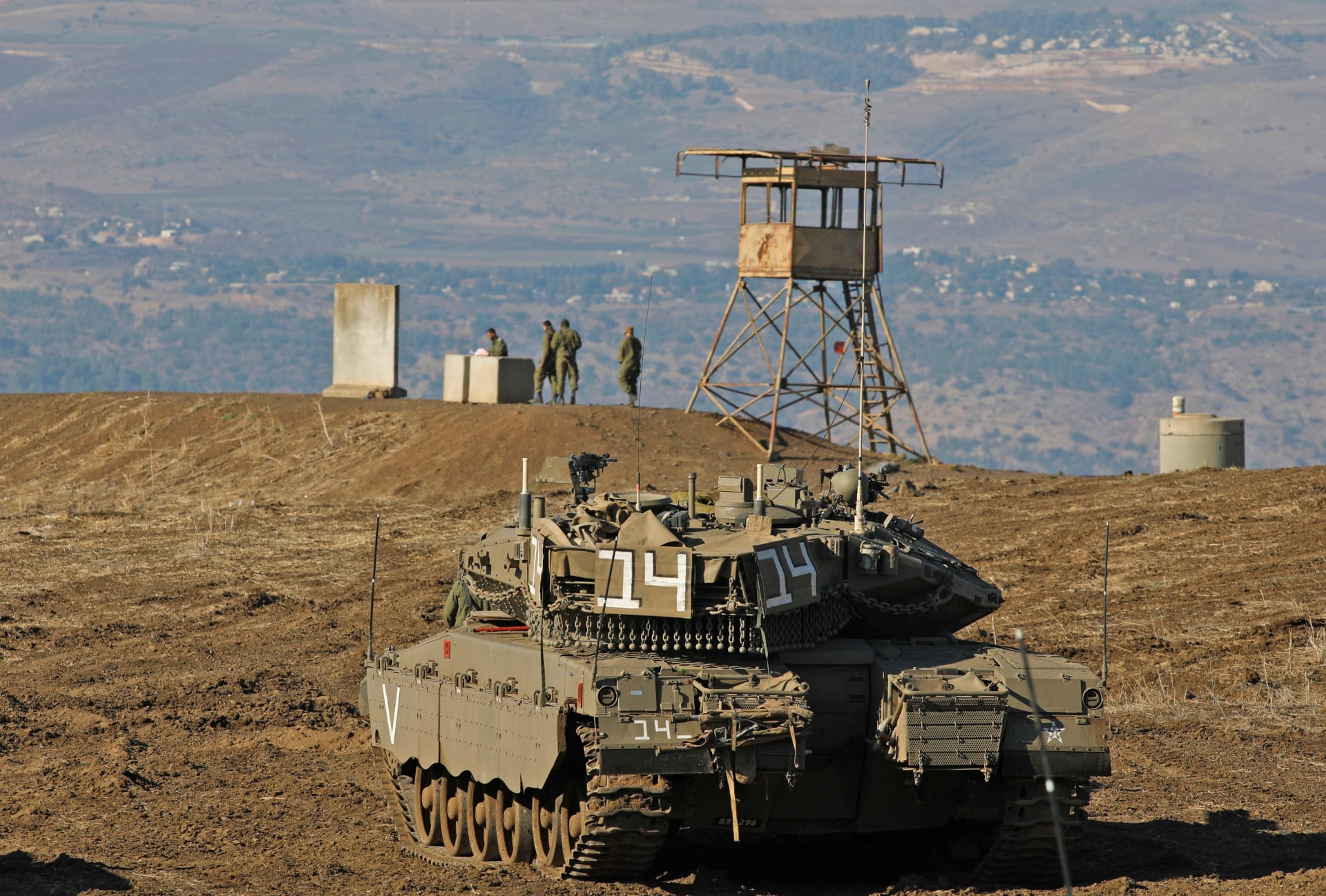 الجيش الإسرائيلي يعلن إطلاق ثلاثة صواريخ من سوريا أحدهما سقط في جنوب هضبة الجولان