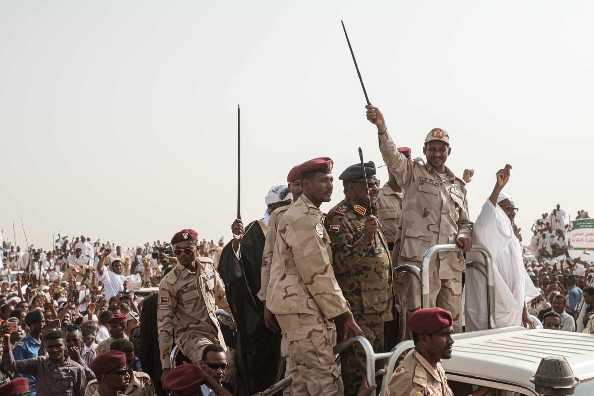 السودان.. قوات الدعم السريع تعلن سيطرتها على مطاري الخرطوم ومروي.. والجيش يعلق