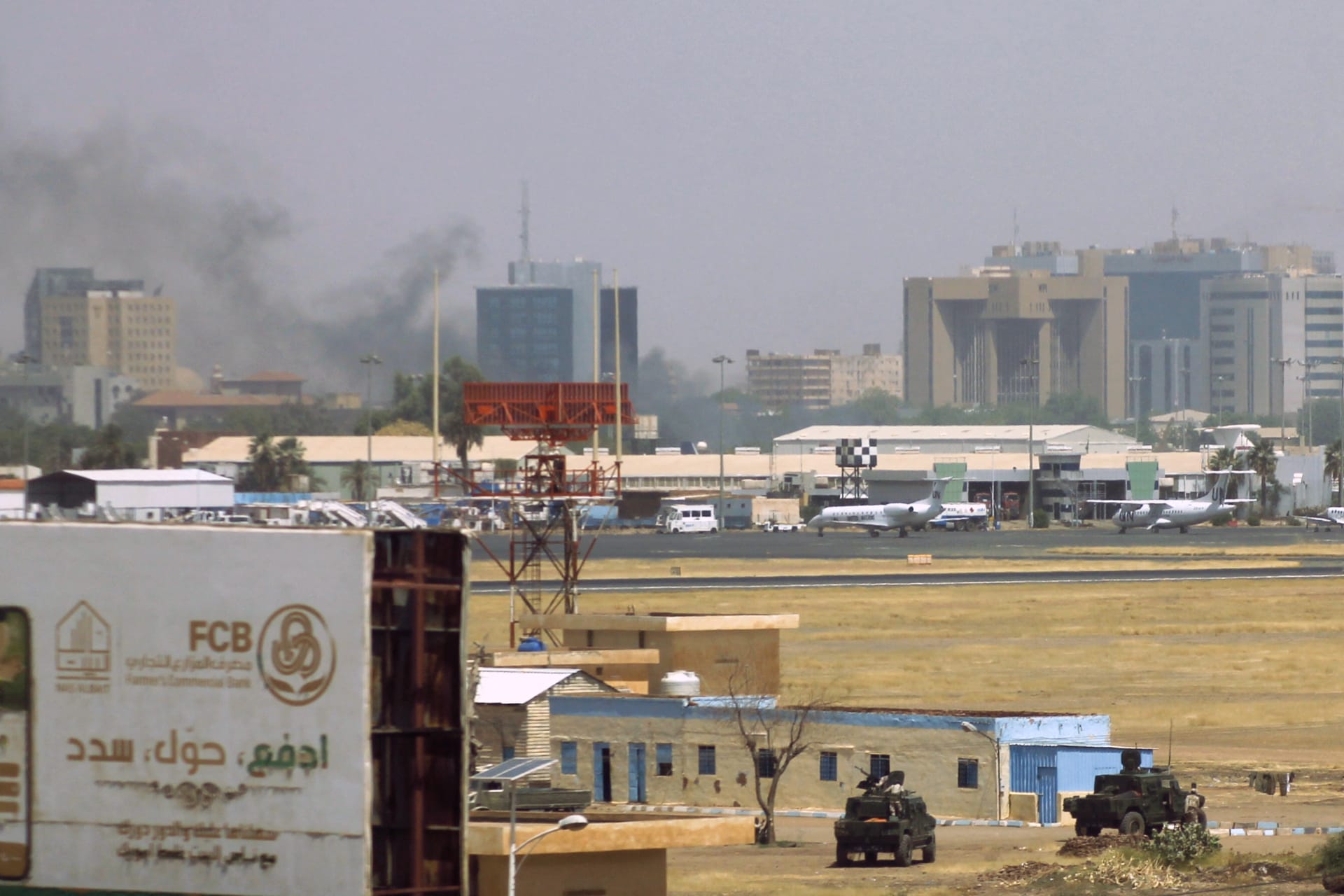 الجيش السوداني: قوات "الدعم السريع" استهدافت وحرقت طائرات في مطار الخرطوم